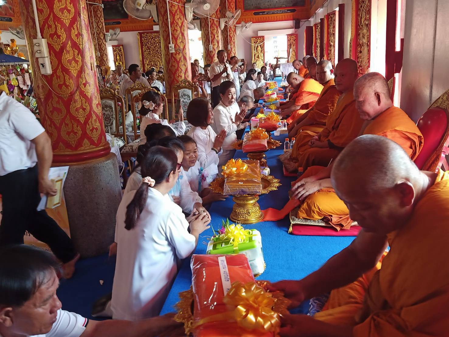 ภาพร่วมพิธีกรรมวัดบ้านทุ่ง