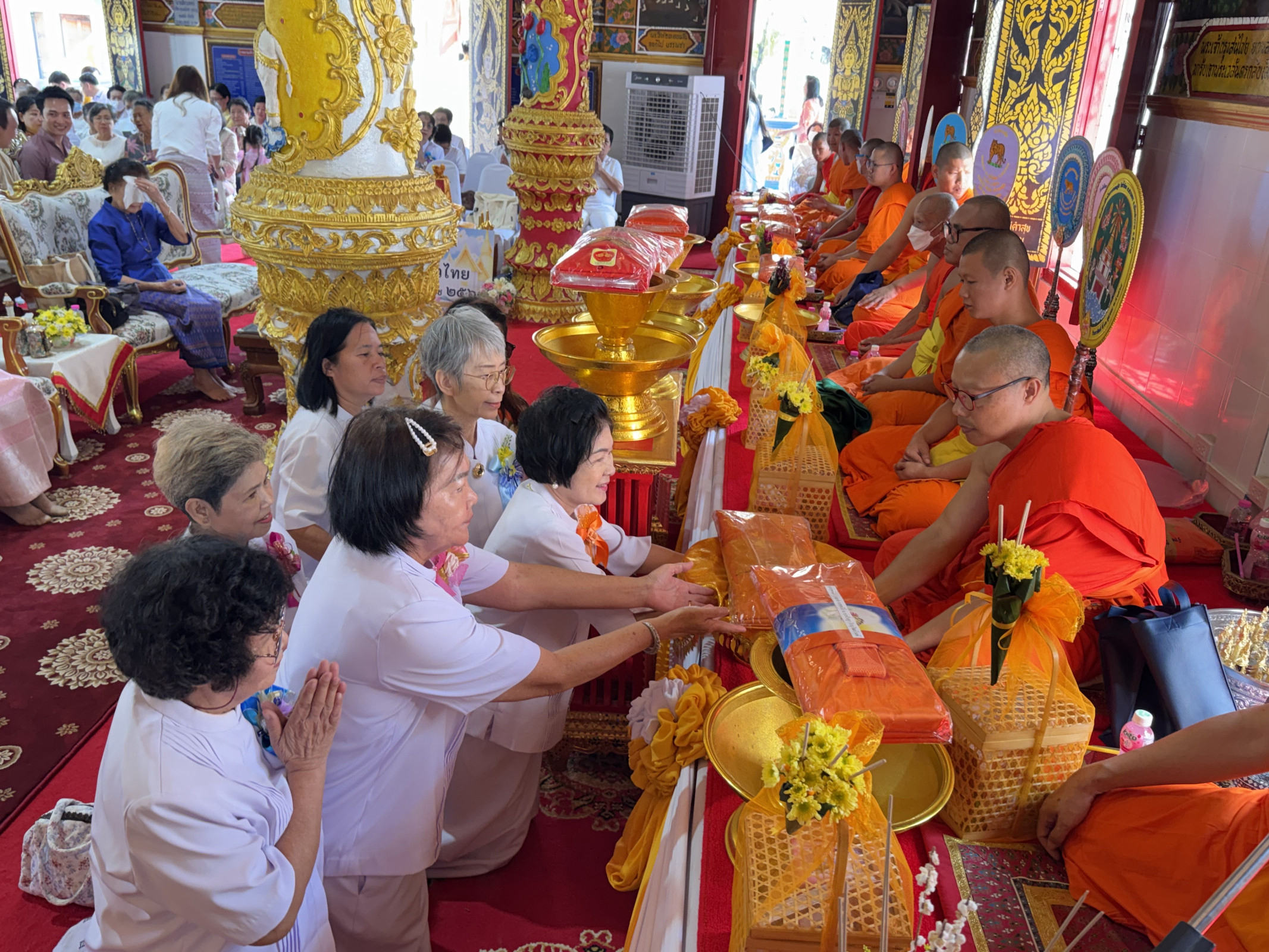 ภาพร่วมพิธีกรรมวัดน้ำล้อม