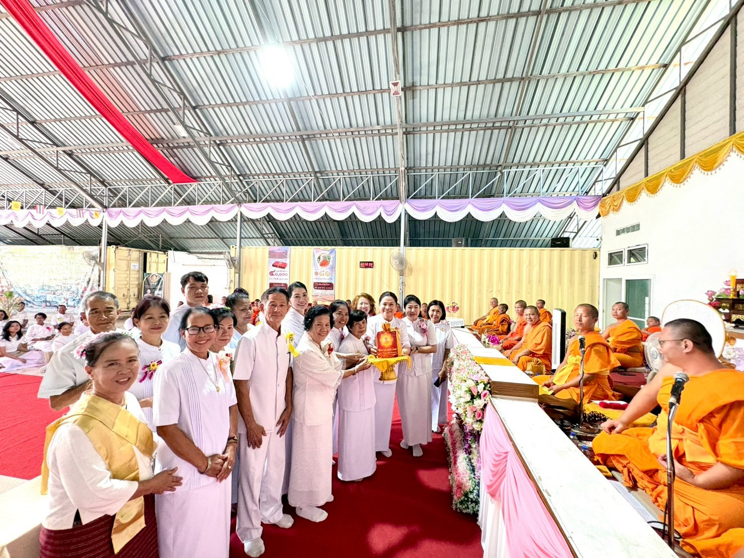 ภาพการถวายปัจจัยศูนย์อบรมเยาวชนจังหวัดน่าน