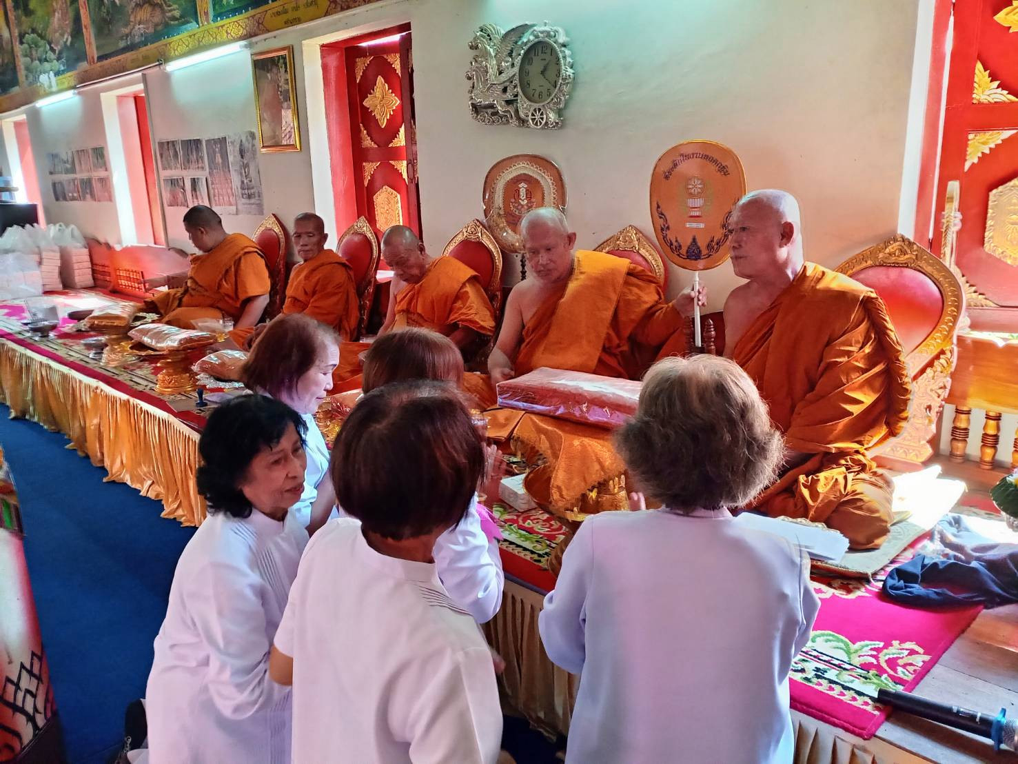 ภาพร่วมพิธีกรรมวัดสันกำแพง