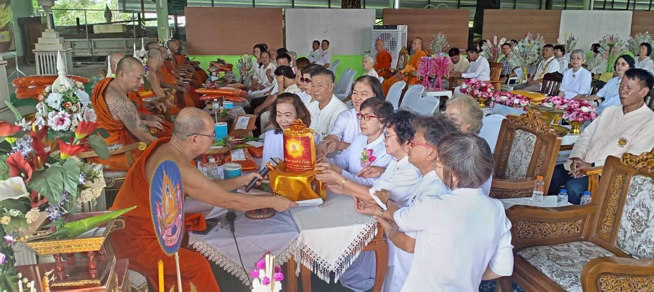 ภาพการถวายปัจจัยวัดท่าล้อ