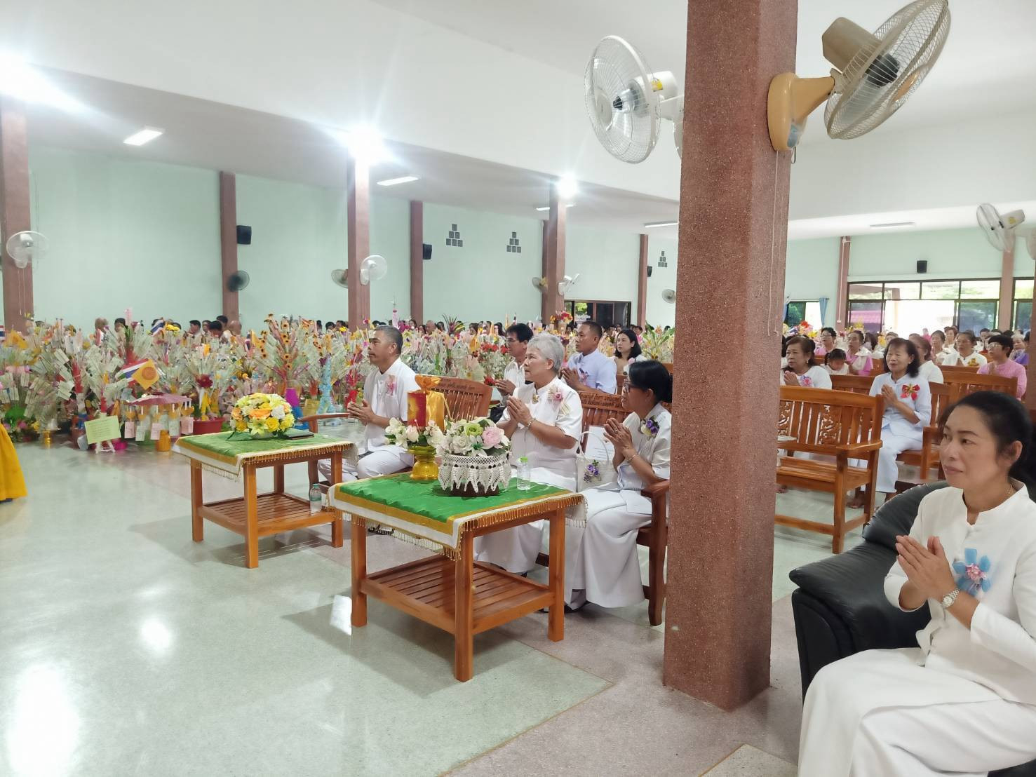 ภาพร่วมพิธีกรรมวัดบ้านหล่าย