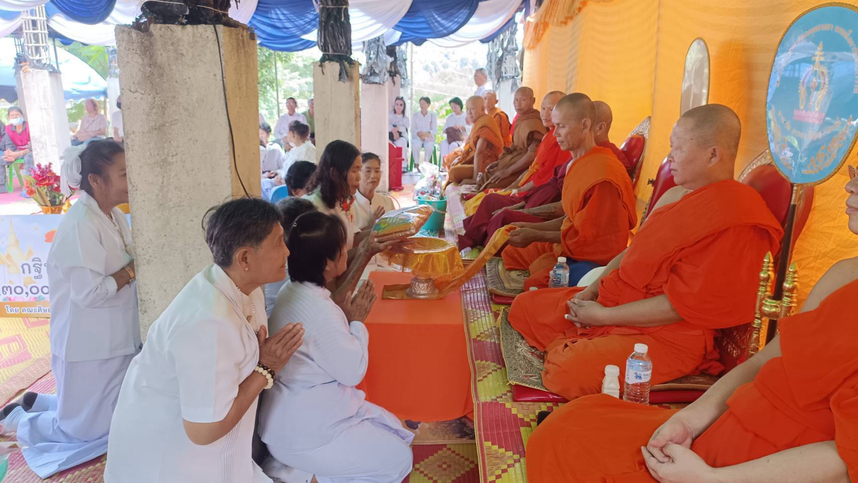 ภาพร่วมพิธีกรรมที่พักสงฆ์ชนแดน