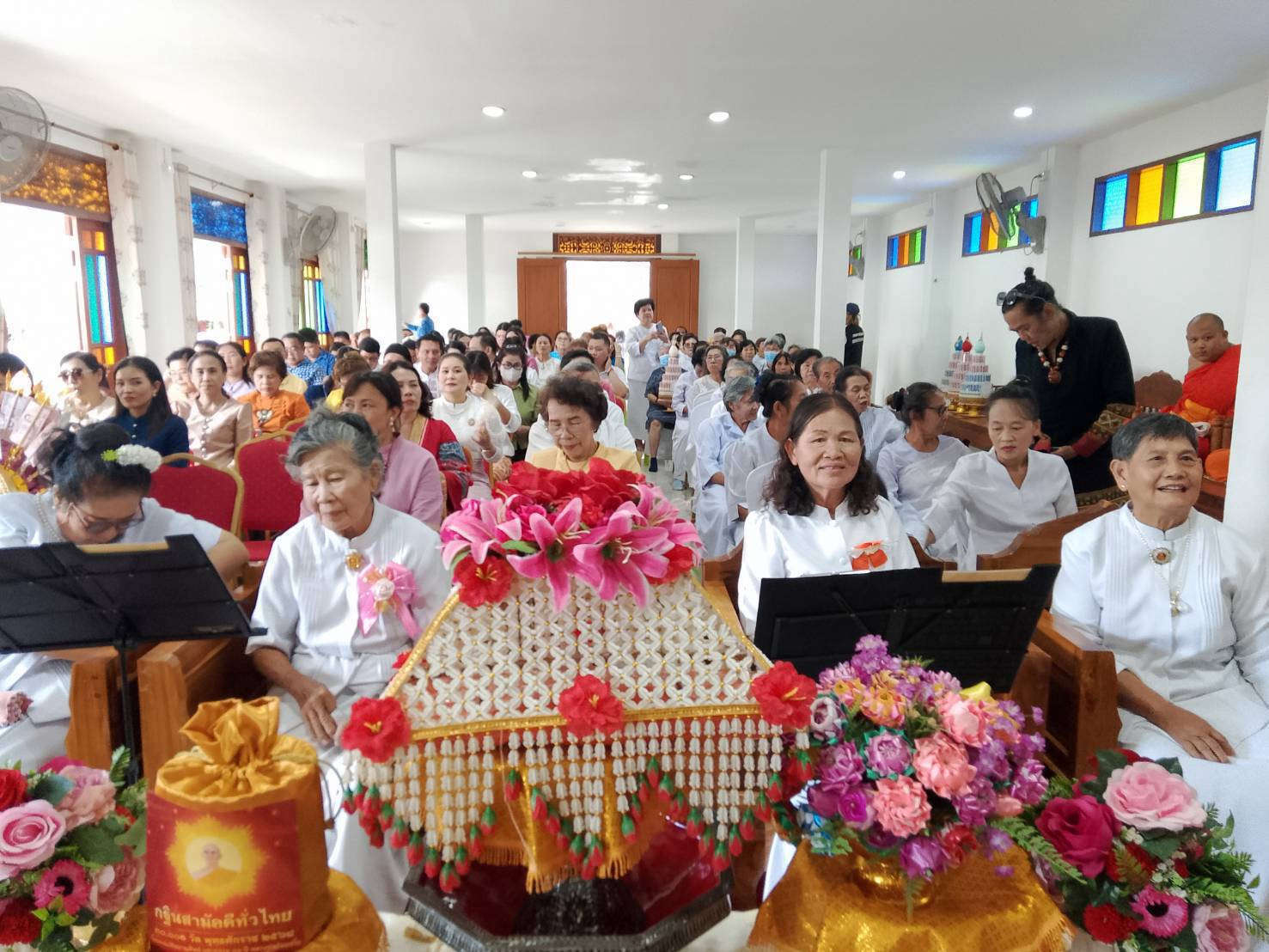 ภาพร่วมพิธีกรรมวัดต้นต้อง