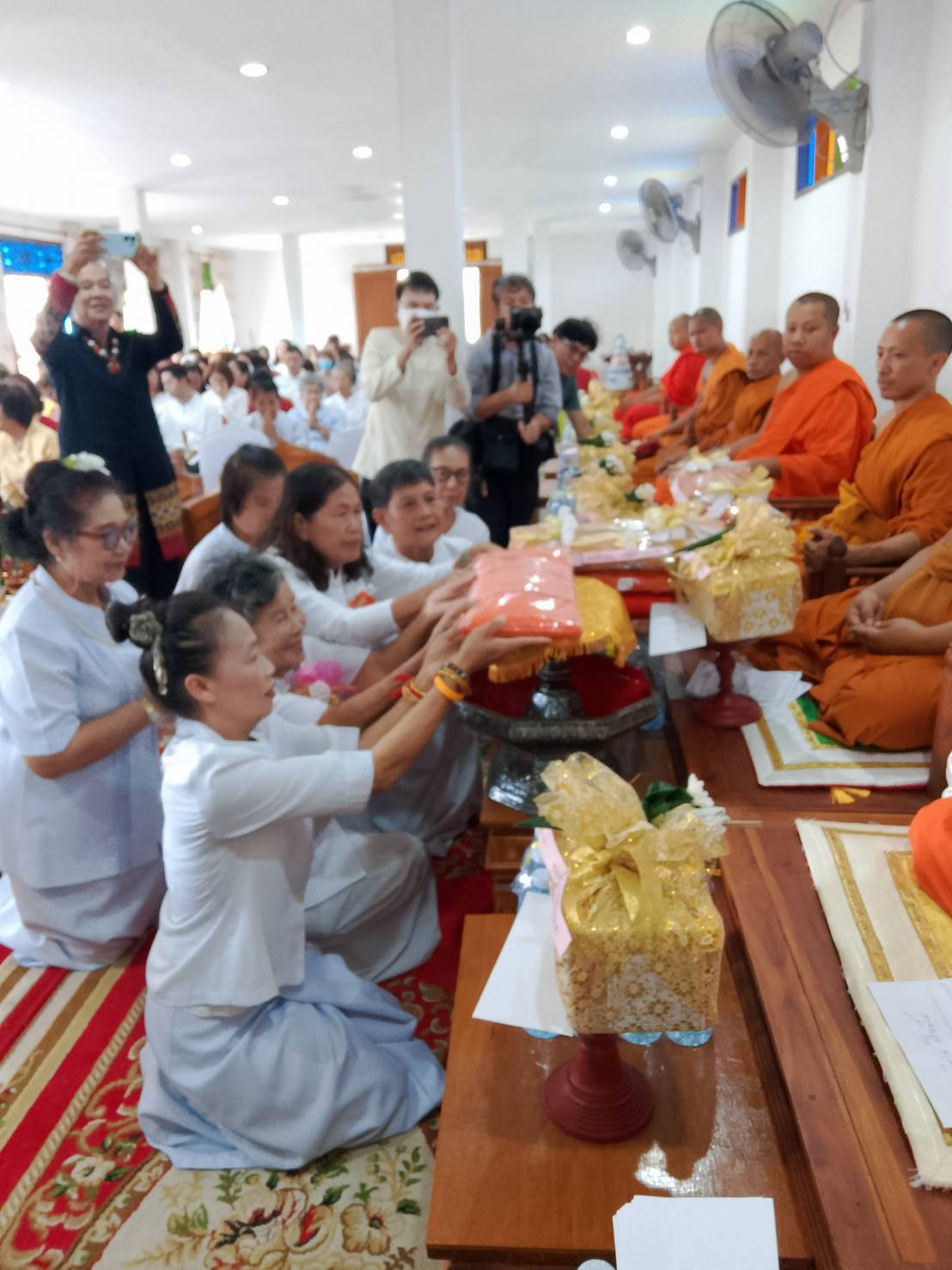 ภาพร่วมพิธีกรรมวัดต้นต้อง