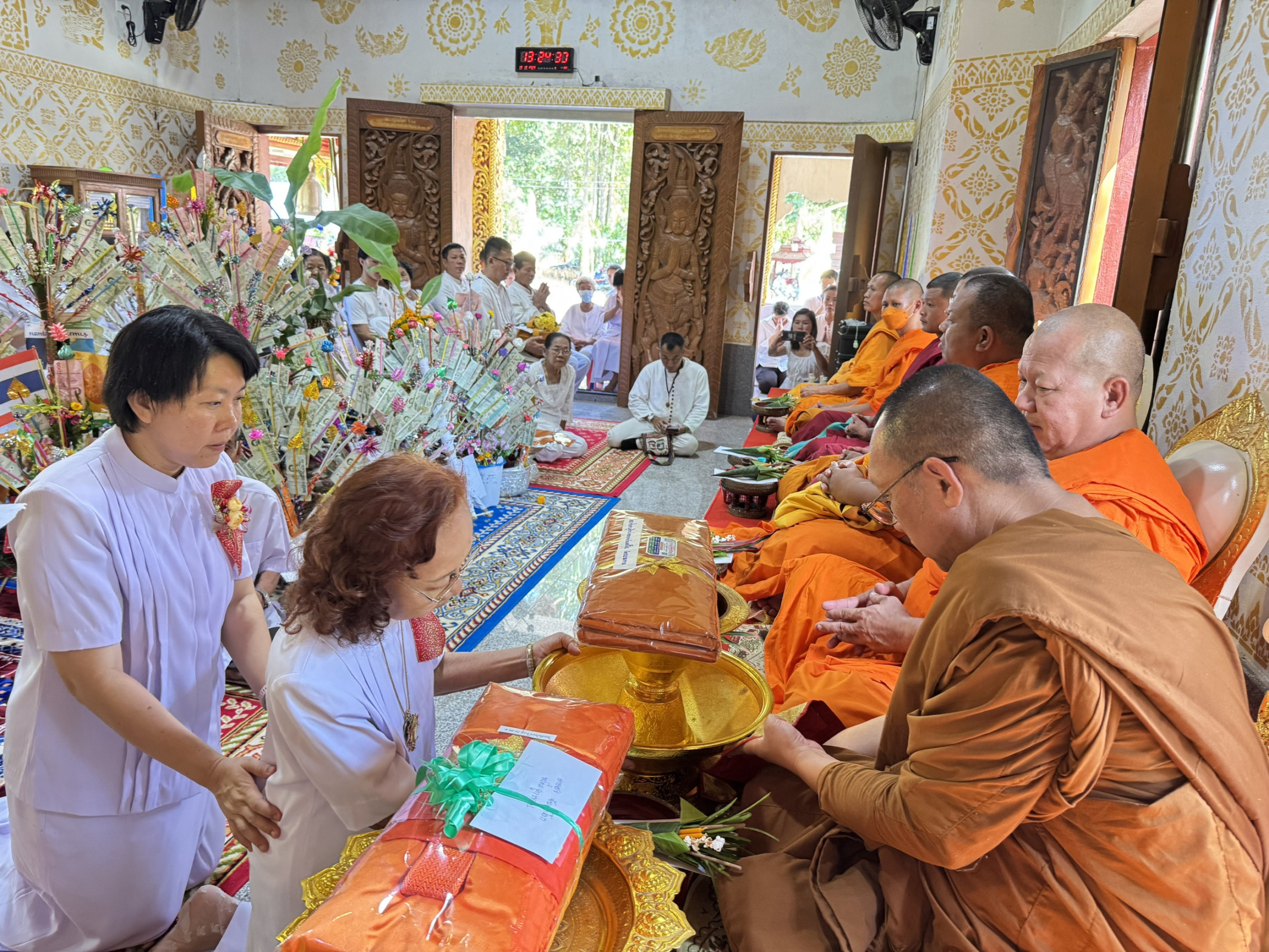 ภาพร่วมพิธีกรรมวัดแม่ปาง