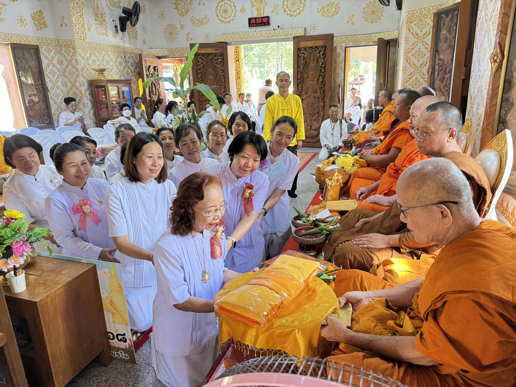 ภาพร่วมพิธีกรรมวัดแม่ปาง