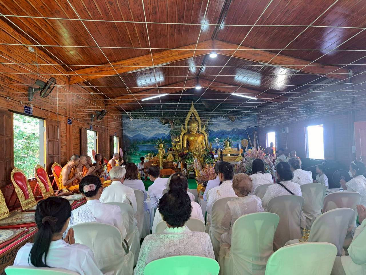 ภาพร่วมพิธีกรรมสำนักสงฆ์ม่อนตั้งข้าว