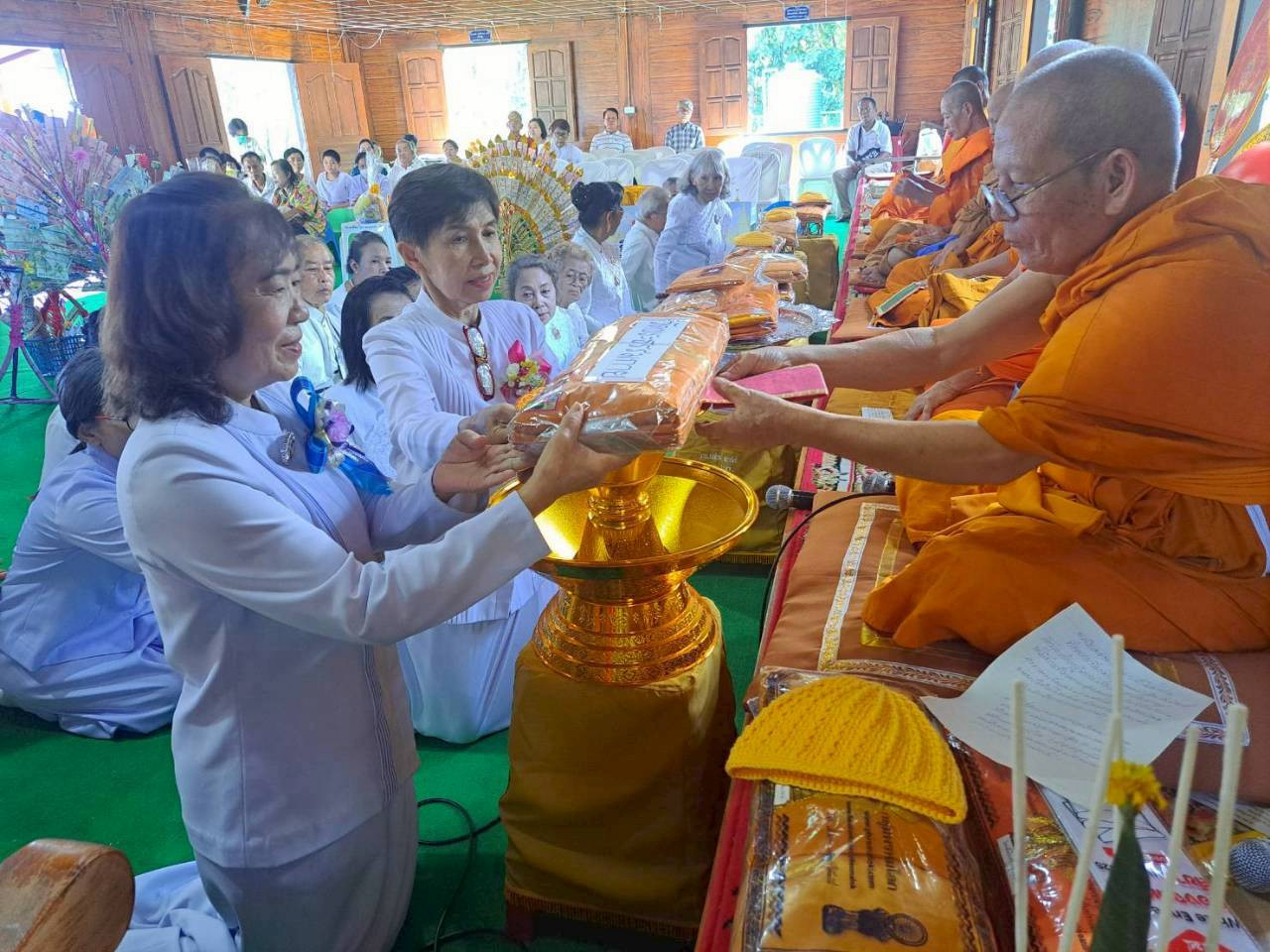 ภาพร่วมพิธีกรรมสำนักสงฆ์ม่อนตั้งข้าว