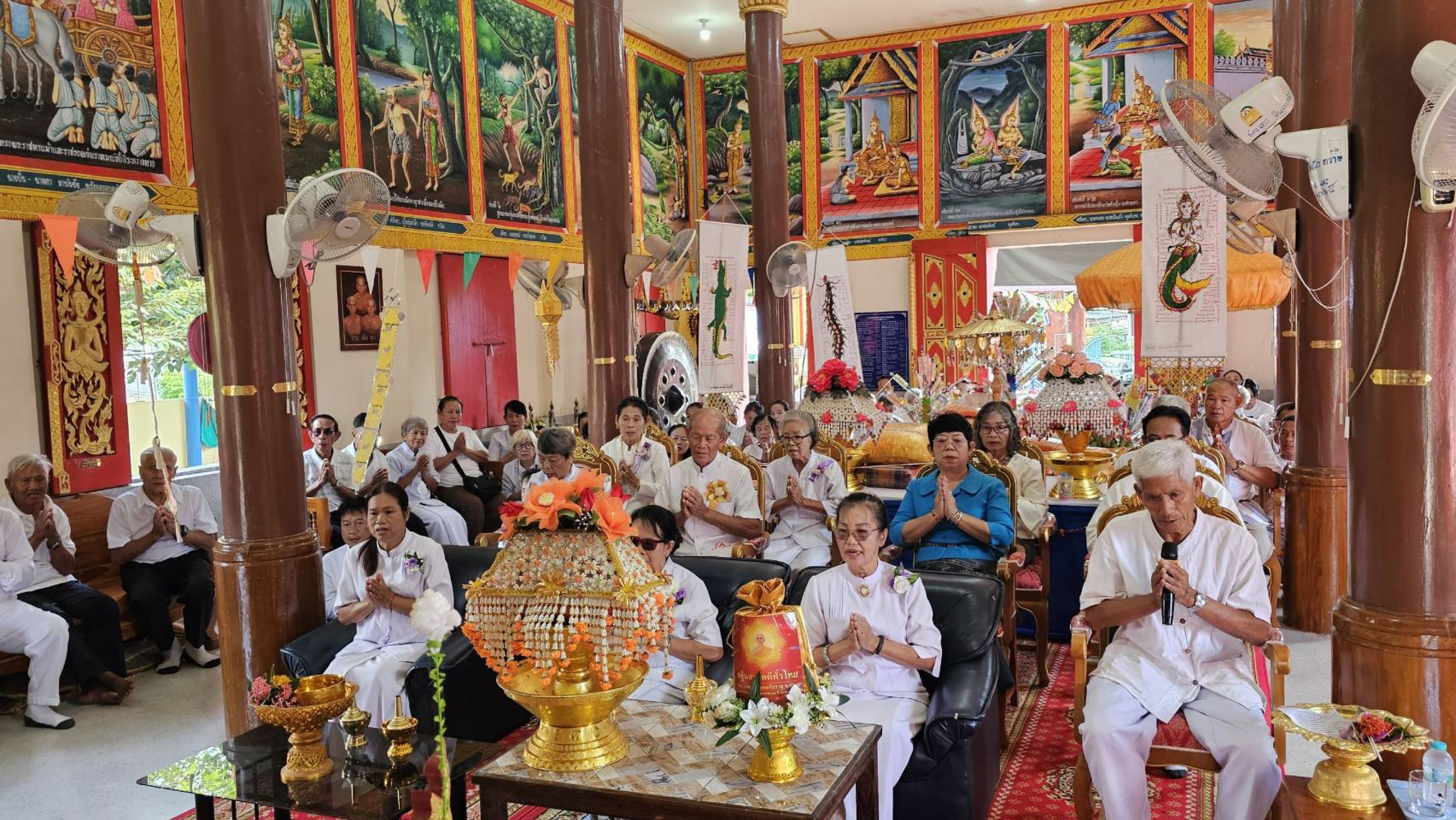 ภาพร่วมพิธีกรรมวัดบ้านแพะ