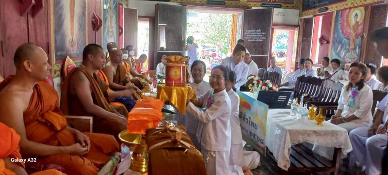 ภาพการถวายปัจจัยวัดห้วยเรียน