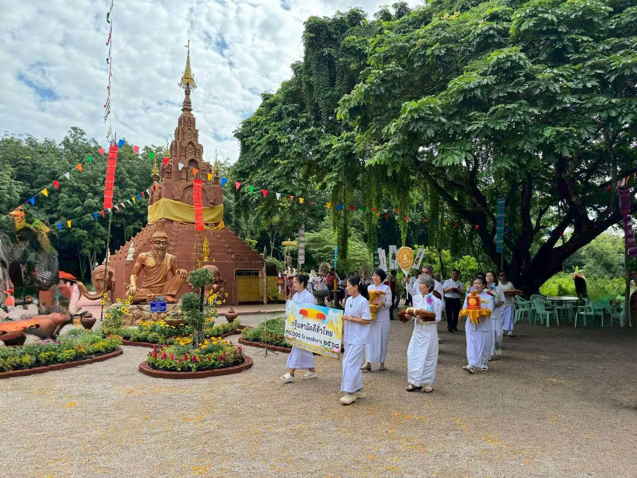 ภาพร่วมพิธีกรรมวัดหนองปู่ฮ้อ