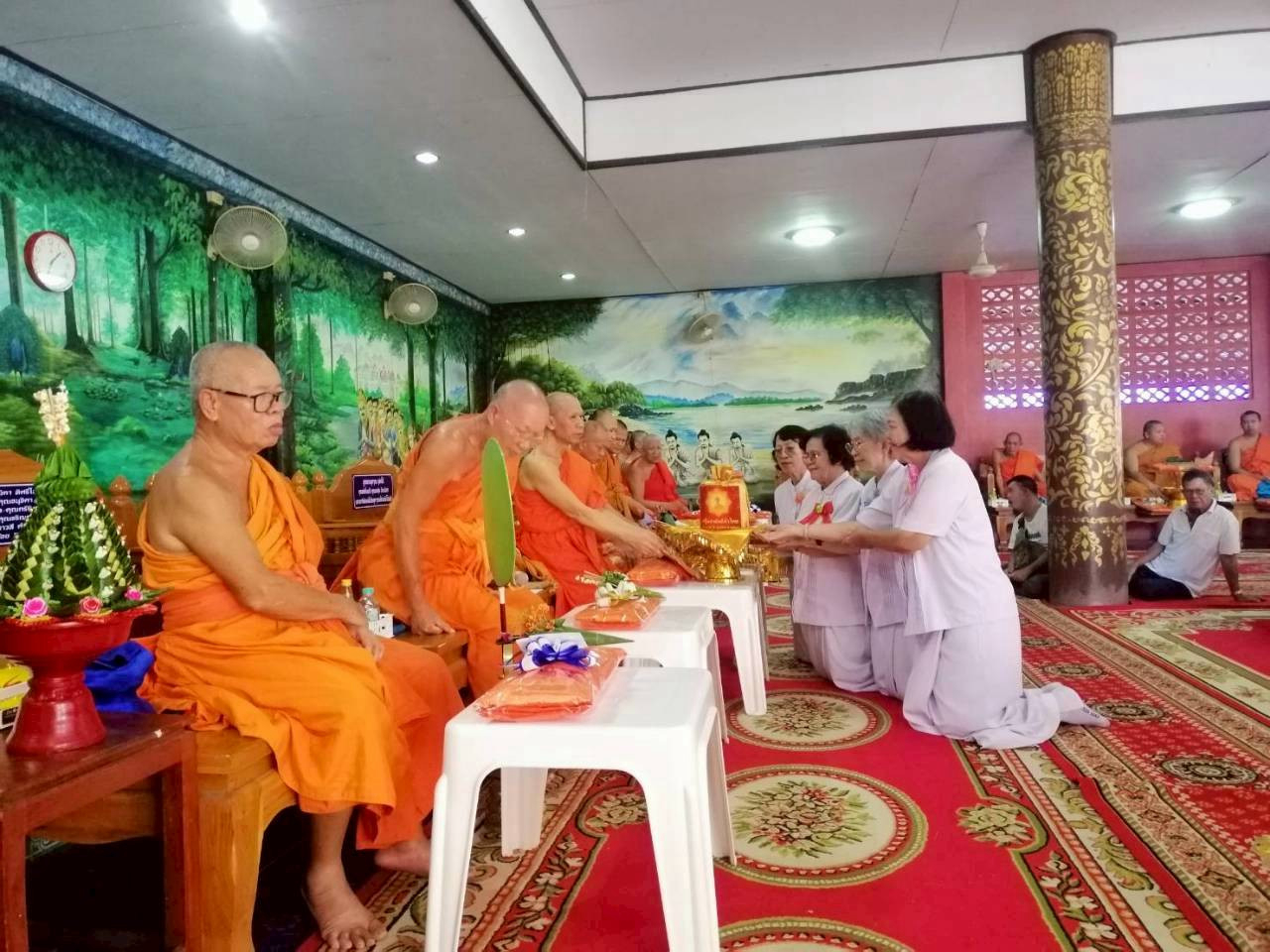 ภาพการถวายปัจจัยวัดนาน้อย