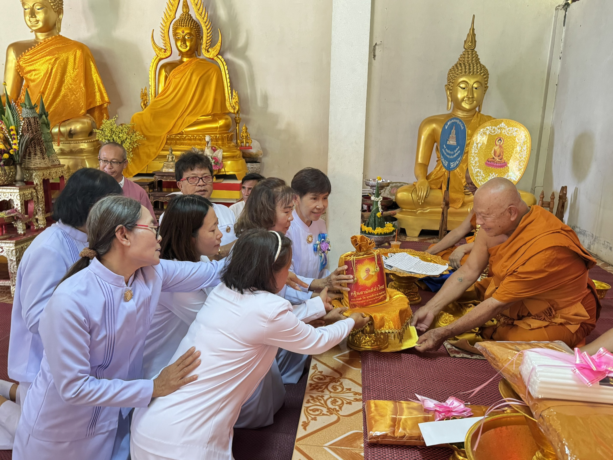 ภาพการถวายปัจจัยสำนักสงฆ์บ้านใหม่รุ่งเจริญ