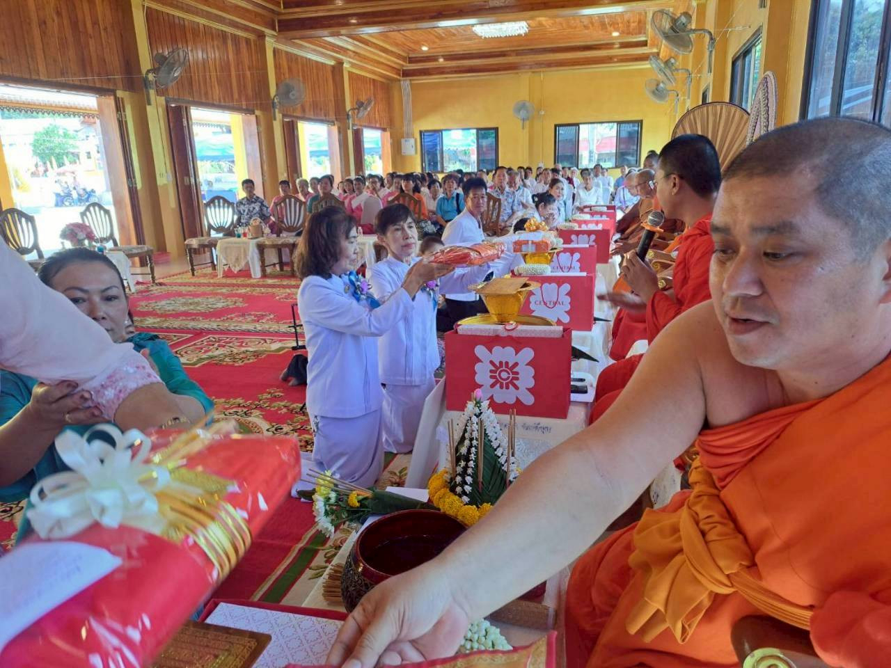 ภาพร่วมพิธีกรรมวัดหัวทุ่ง