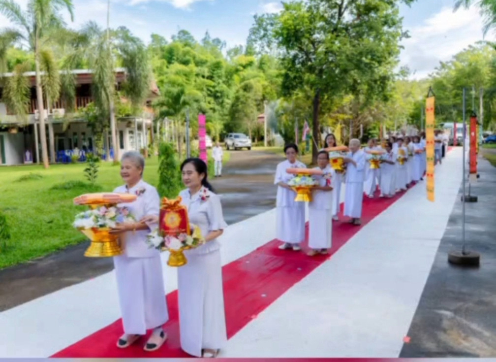 ภาพร่วมขบวนกฐินศูนย์อบรมเยาวชนเถินเทิดธรรม