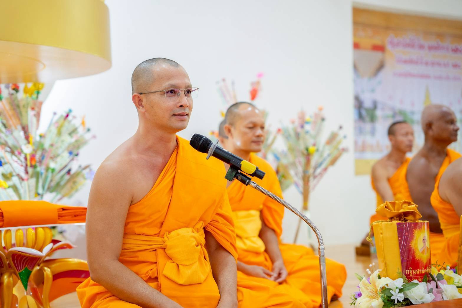 ภาพร่วมพิธีกรรมศูนย์อบรมเยาวชนเถินเทิดธรรม