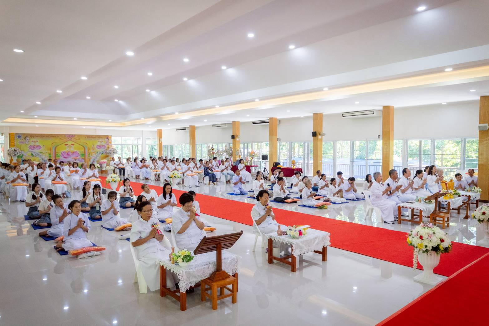 ภาพร่วมพิธีกรรมศูนย์อบรมเยาวชนเถินเทิดธรรม