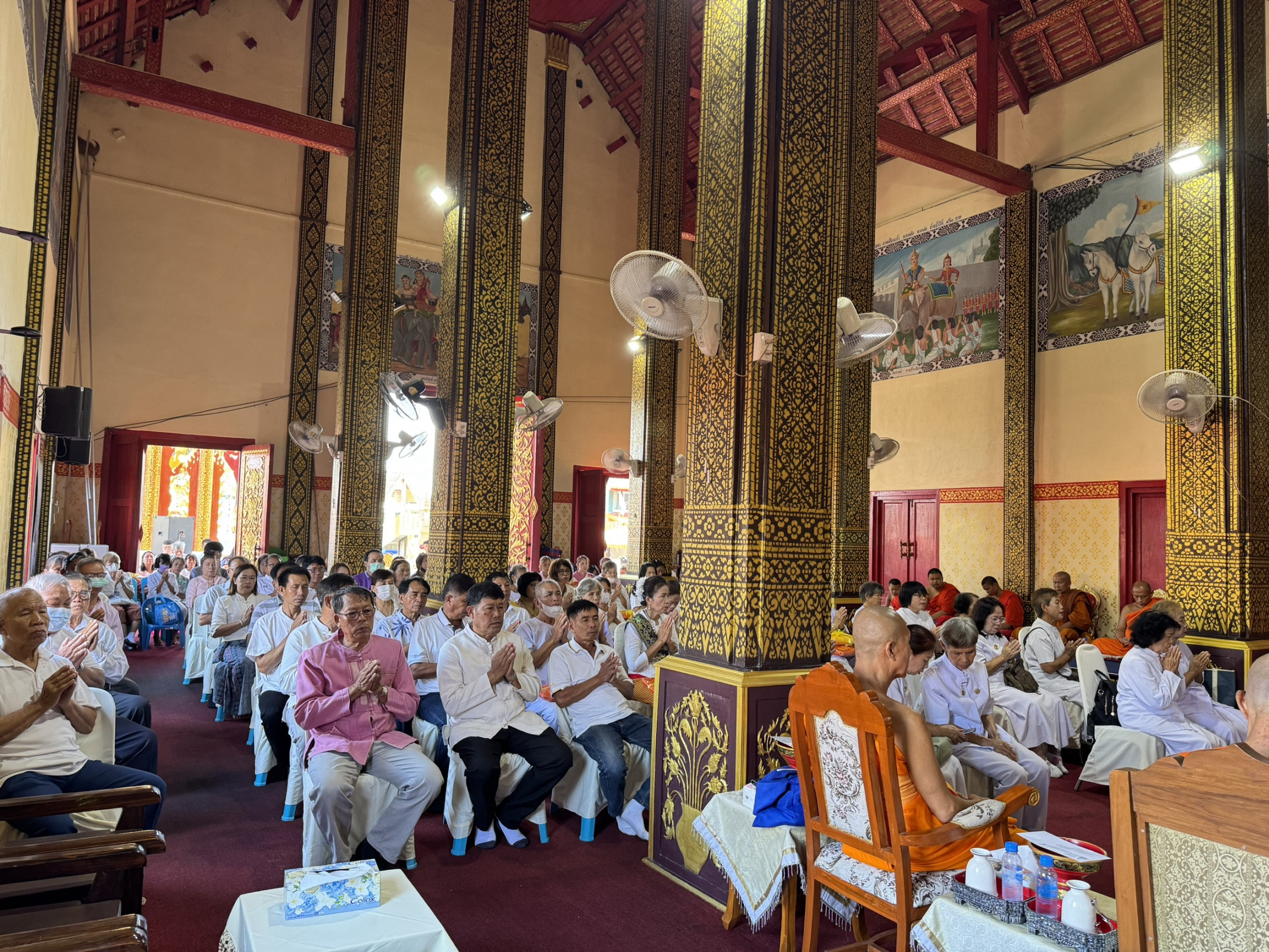 ภาพร่วมพิธีกรรมวัดบ้านหลุก