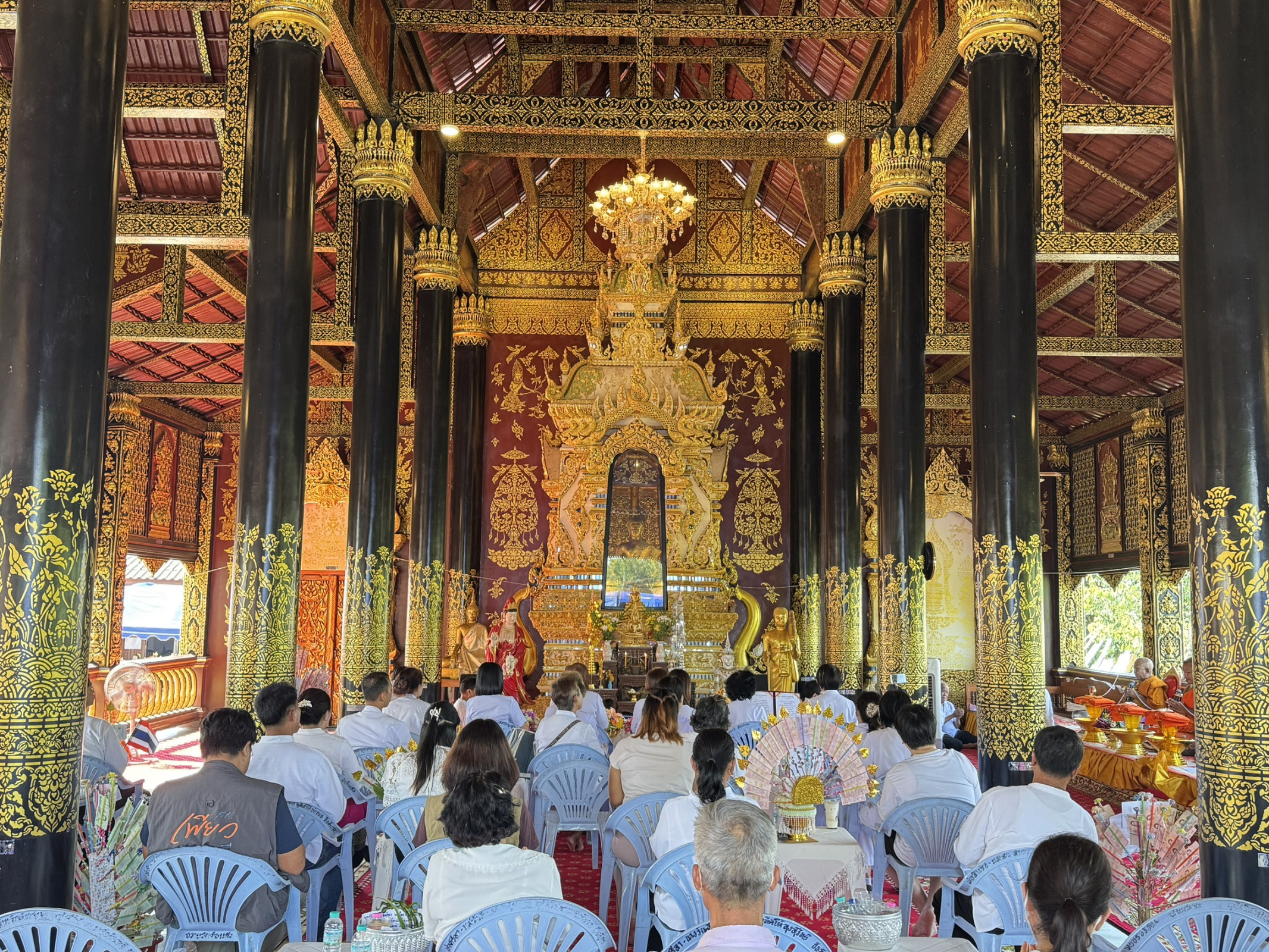 ภาพร่วมพิธีกรรมวัดต๋อแก้ว