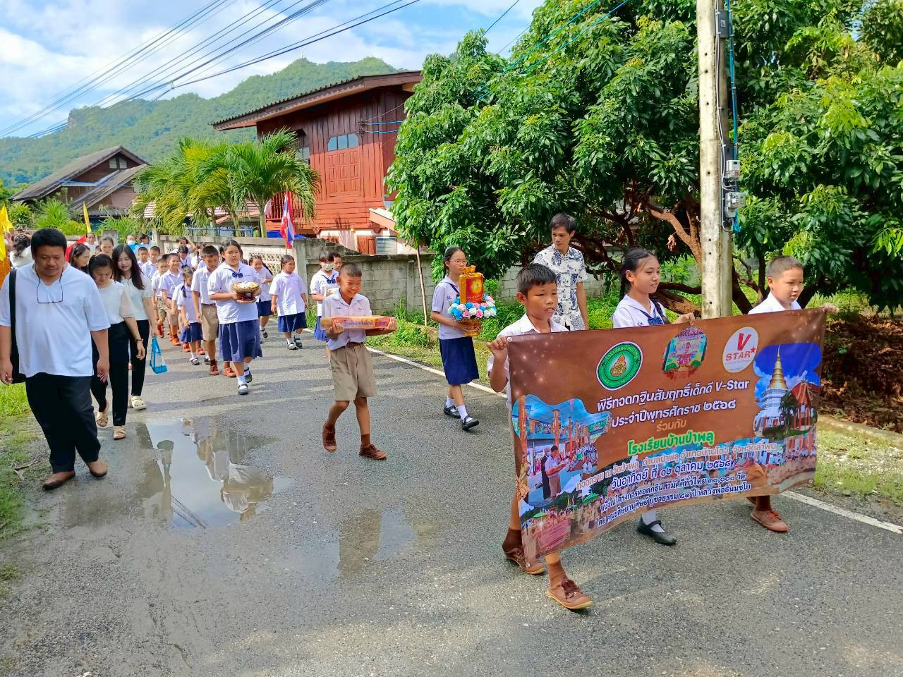 ภาพร่วมขบวนกฐินวัดป่าพลู