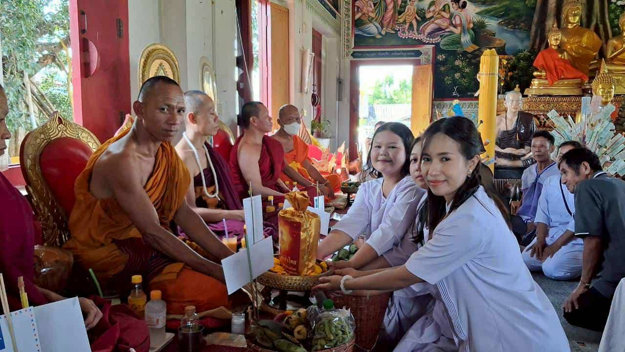 ภาพการถวายปัจจัยวัดไม้สลี