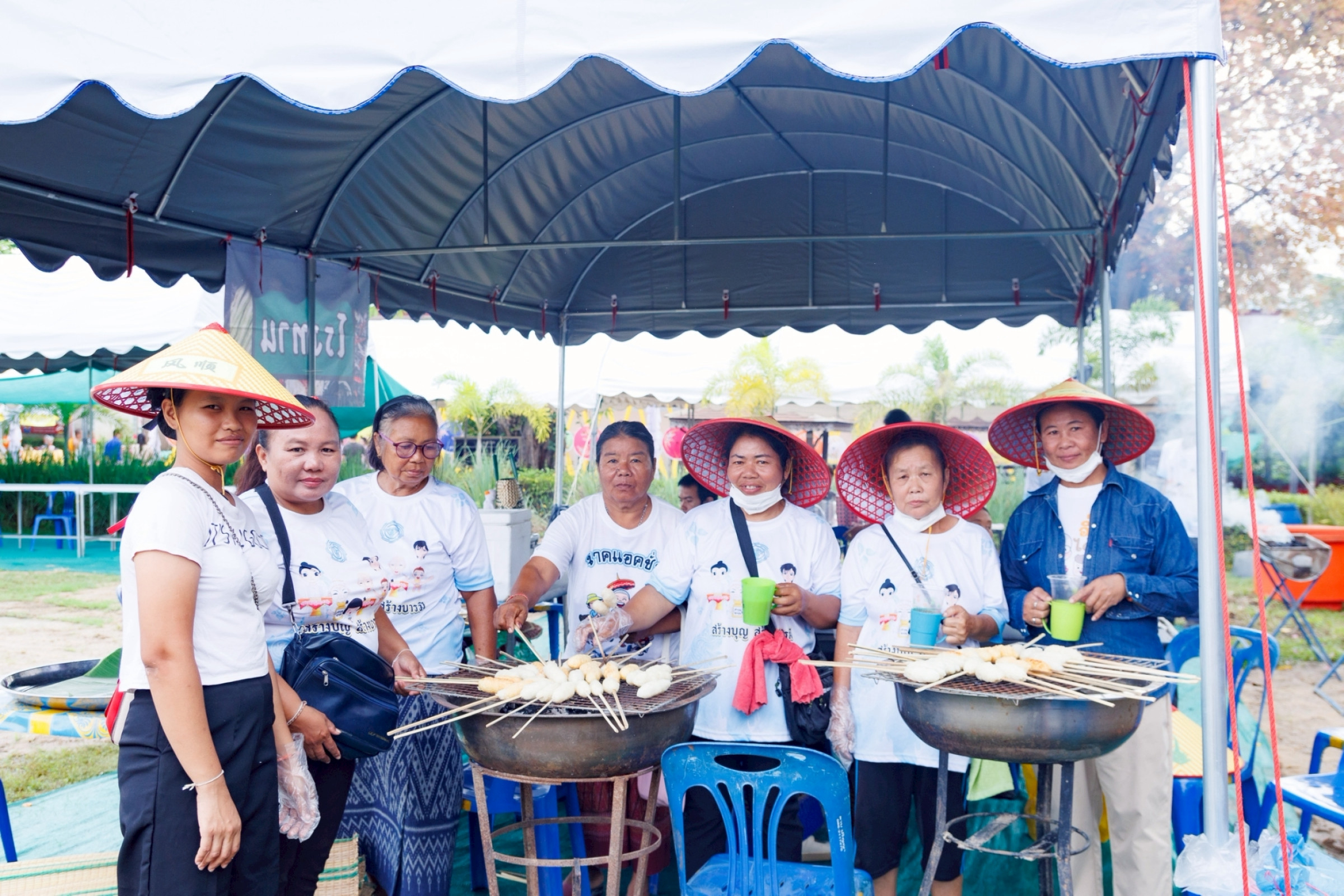ภาพร่วมพิธีกรรมศูนย์ปฏิบัติธรรมกำแพงเพชรในอุปถัมภ์พระพรหมวชิรปัญญาจารย์