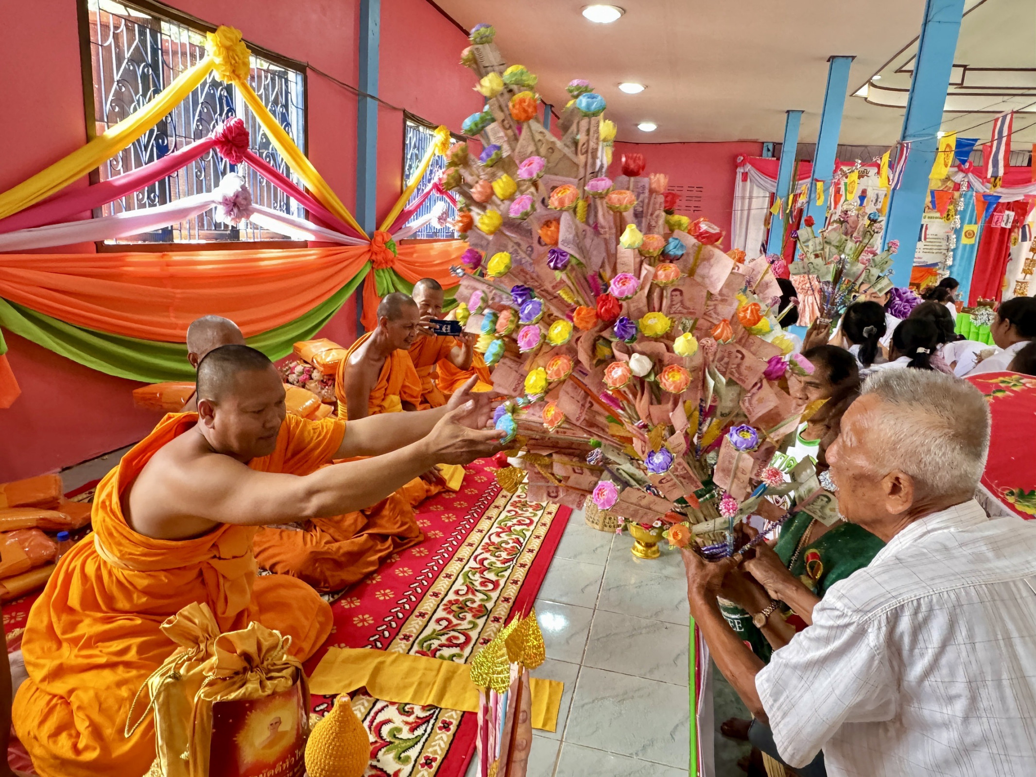 ภาพร่วมพิธีกรรมวัดกุญชรศรัทธาธรรม