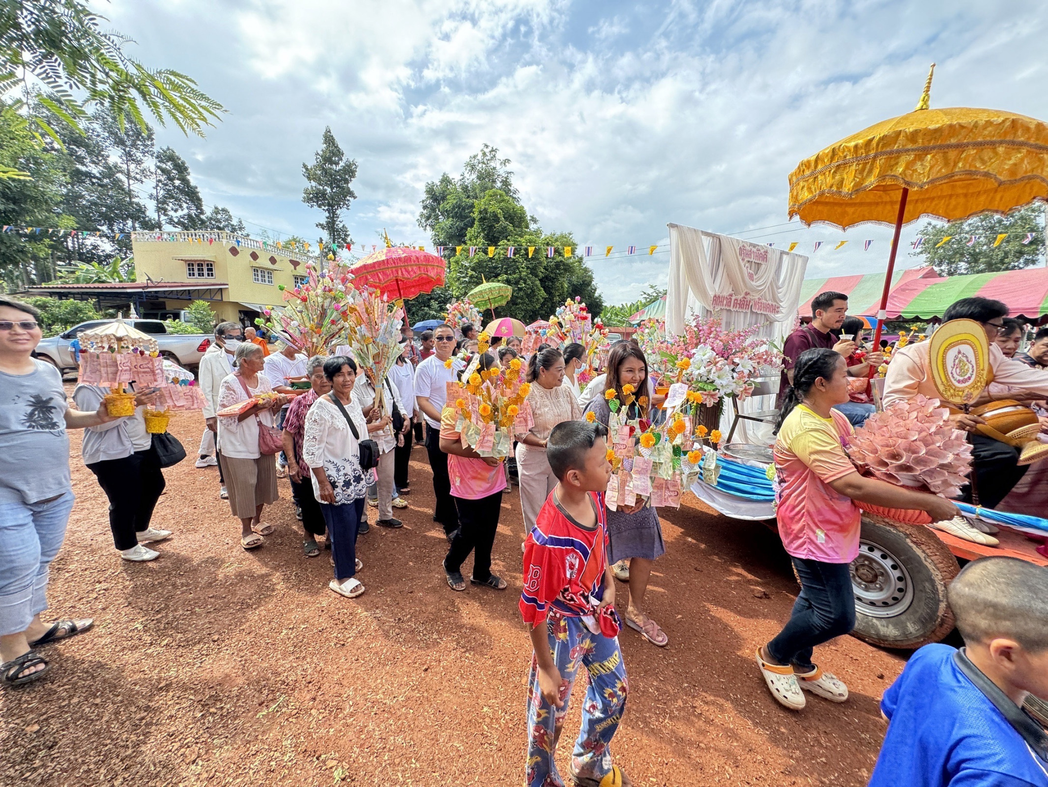 ภาพร่วมพิธีกรรมวัดวังตาช่วย