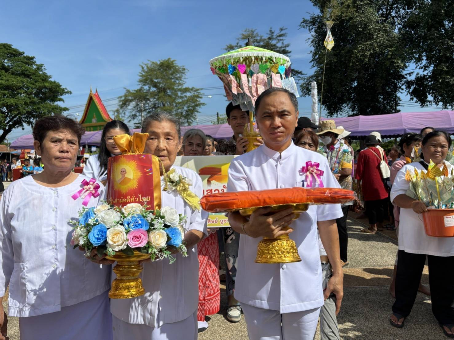 ภาพร่วมพิธีกรรมวัดคล้ายภู่ทอง