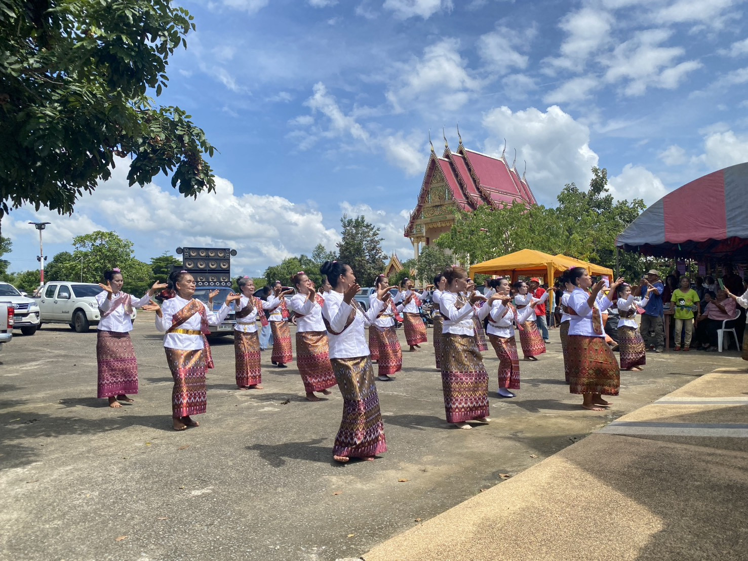 ภาพร่วมพิธีกรรมวัดปางมะค่า