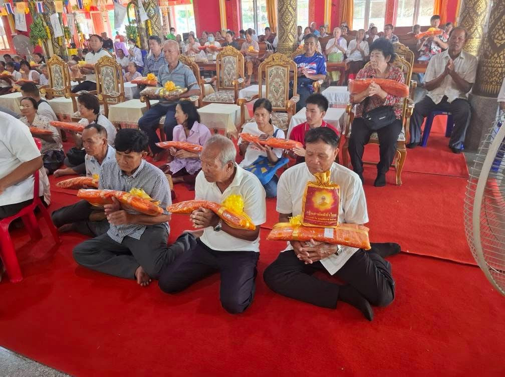 ภาพร่วมพิธีกรรมวัดบ่อแก้ว