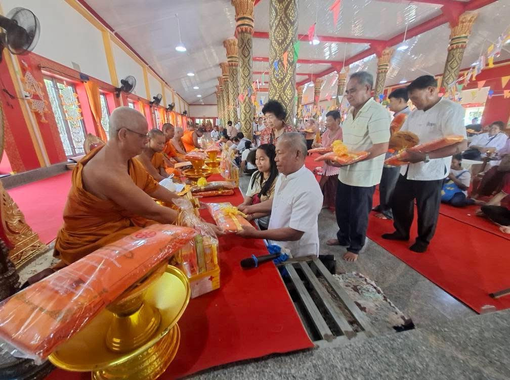 ภาพร่วมพิธีกรรมวัดบ่อแก้ว