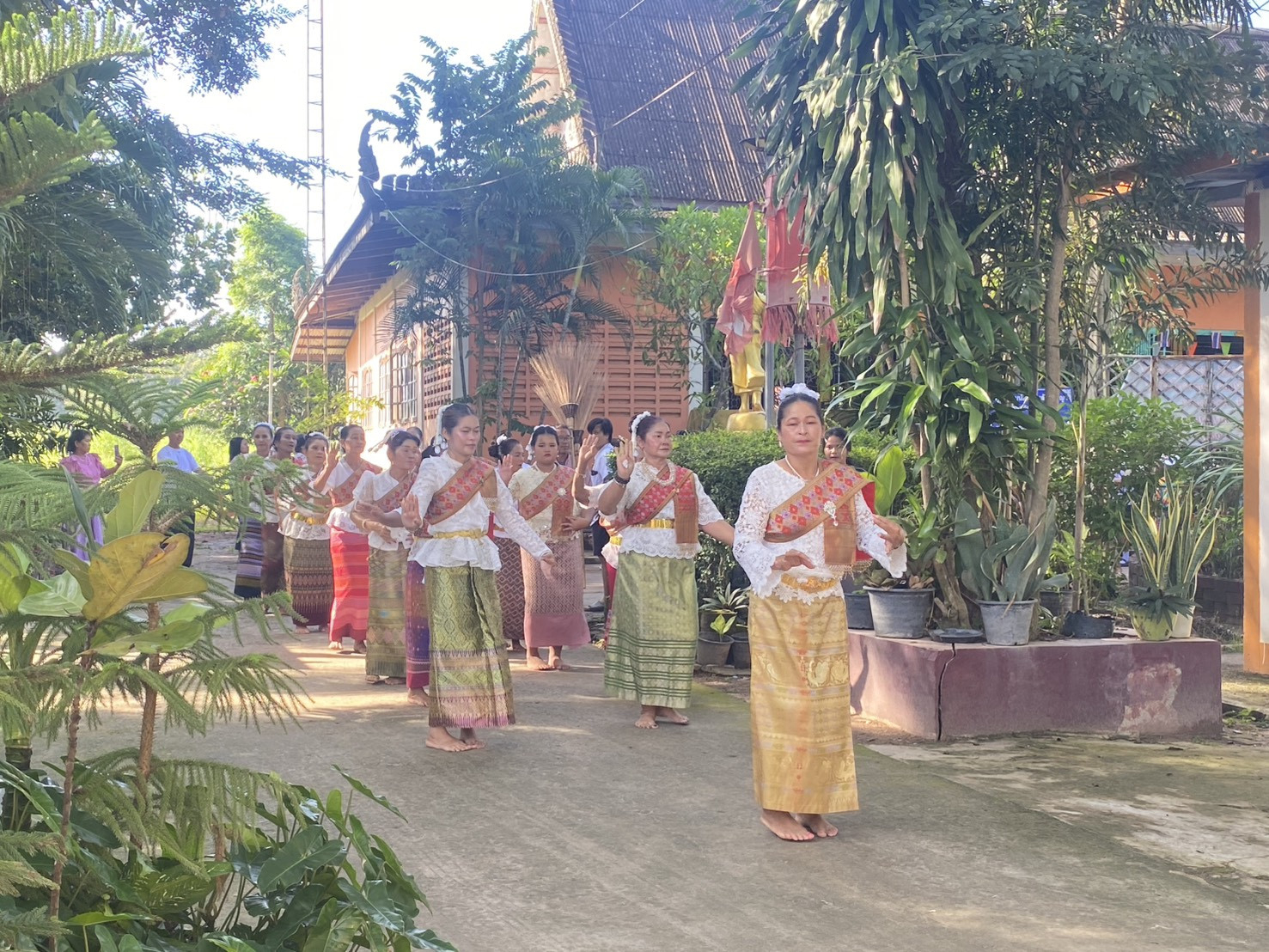 ภาพร่วมพิธีกรรมวัดหนองกระทุ่ม(ใหม่)