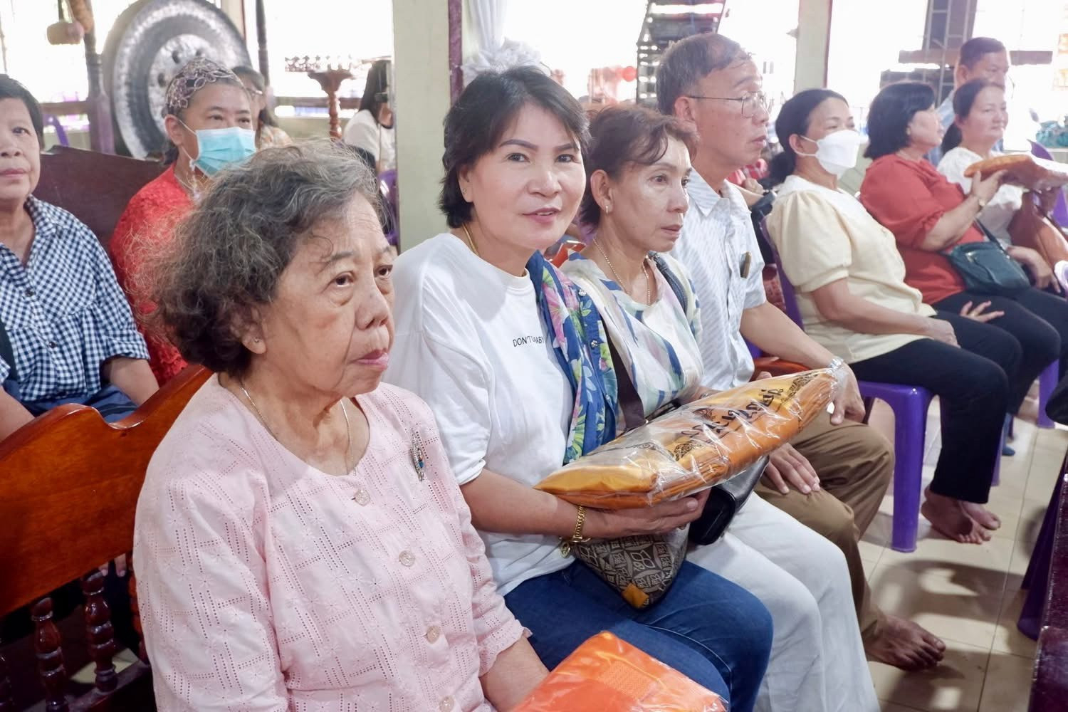 ภาพร่วมพิธีกรรมวัดพานทอง