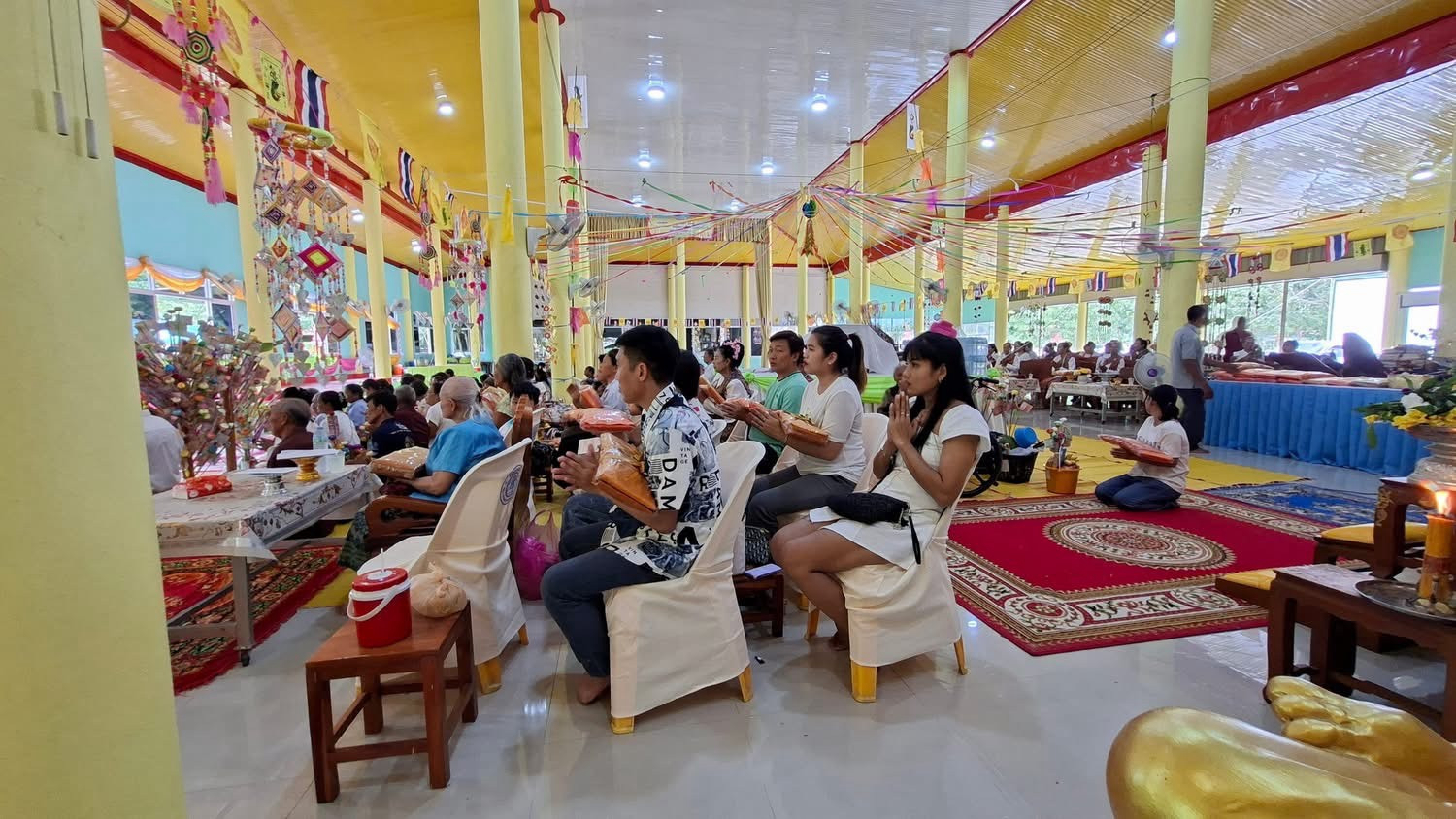 ภาพร่วมพิธีกรรมวัดเกาะแก้ว