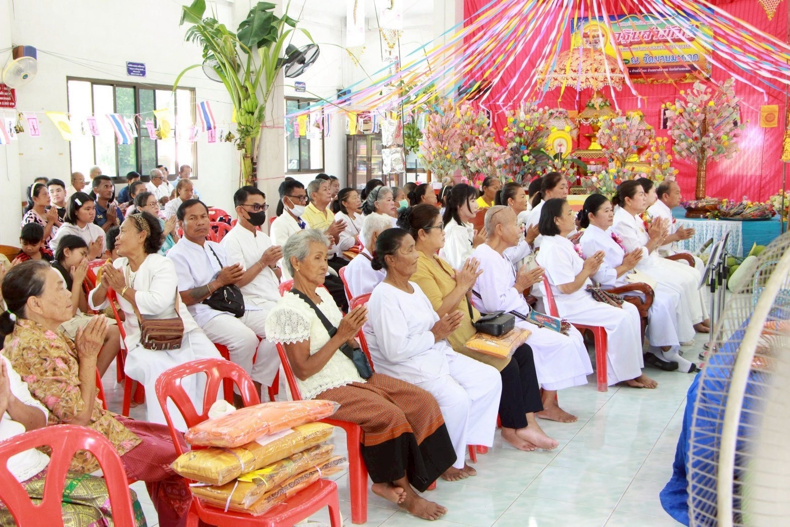 ภาพร่วมพิธีกรรมวัดมาบมะกอก