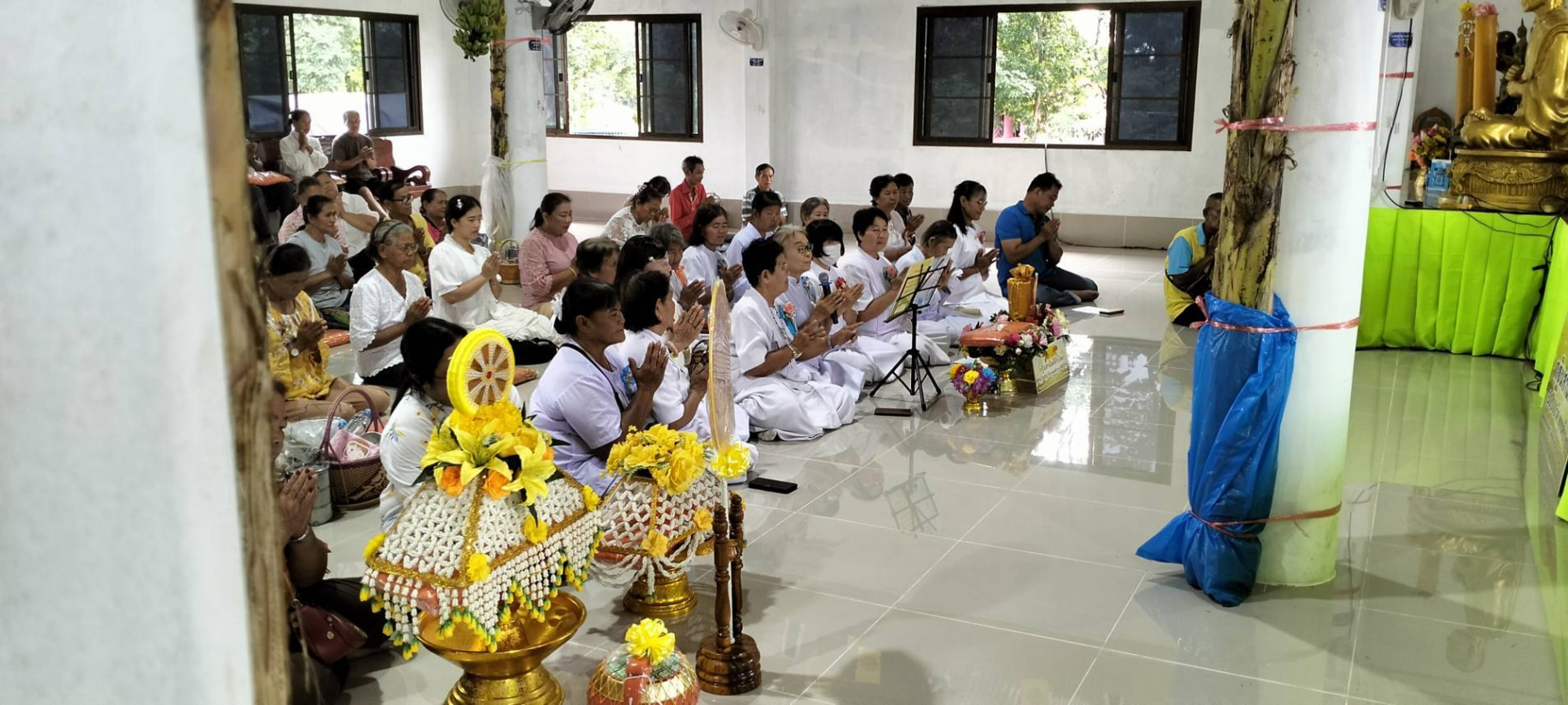 ภาพร่วมพิธีกรรมวัดหร่ายการ้อง