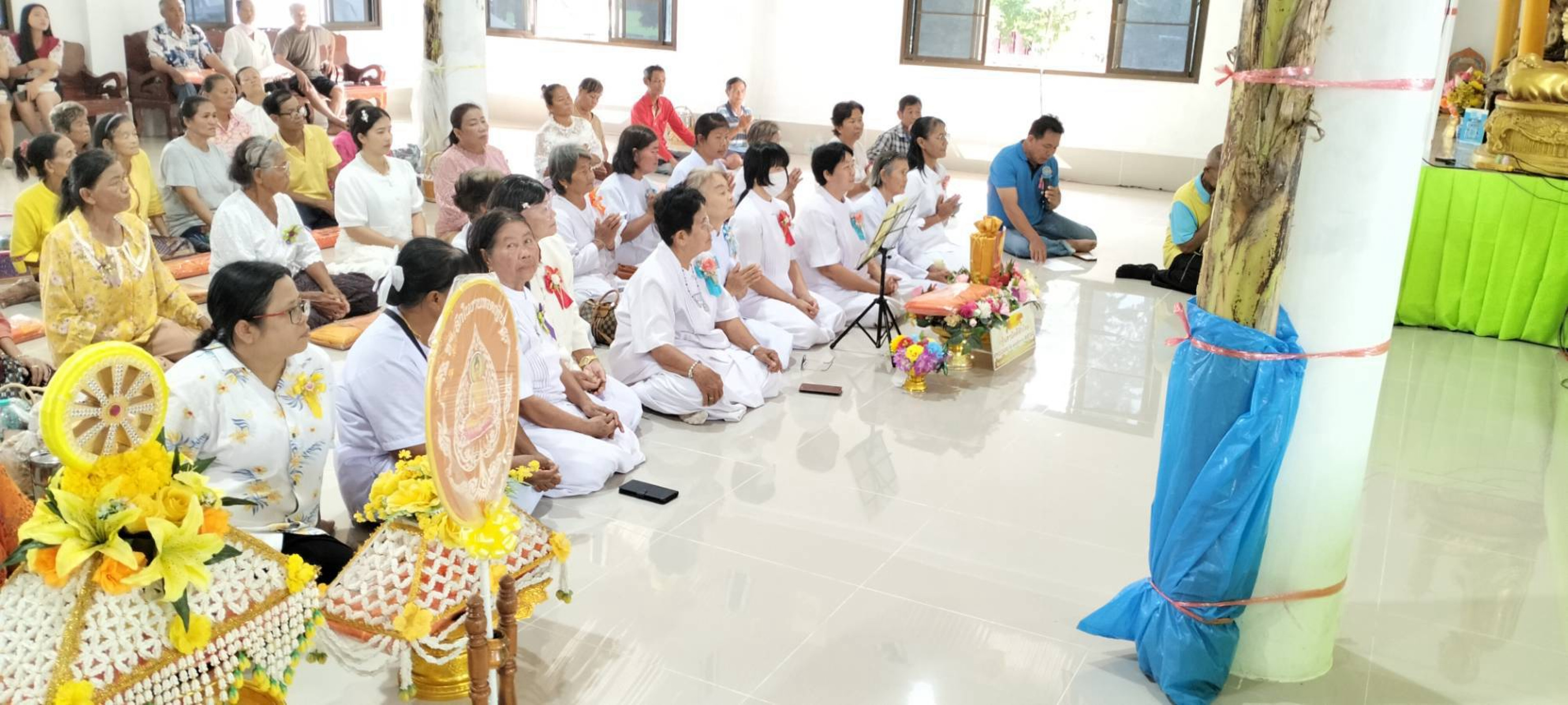 ภาพร่วมพิธีกรรมวัดหร่ายการ้อง