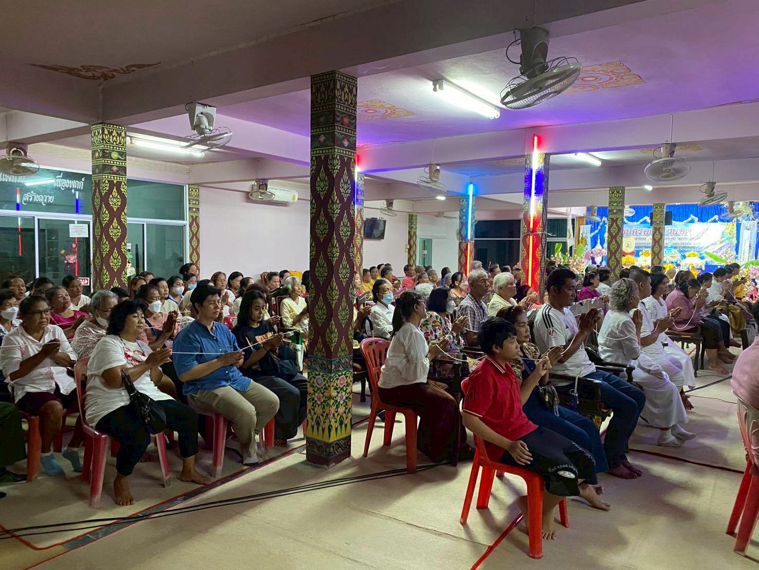 ภาพร่วมพิธีกรรมวัดส้มเกลี้ยง