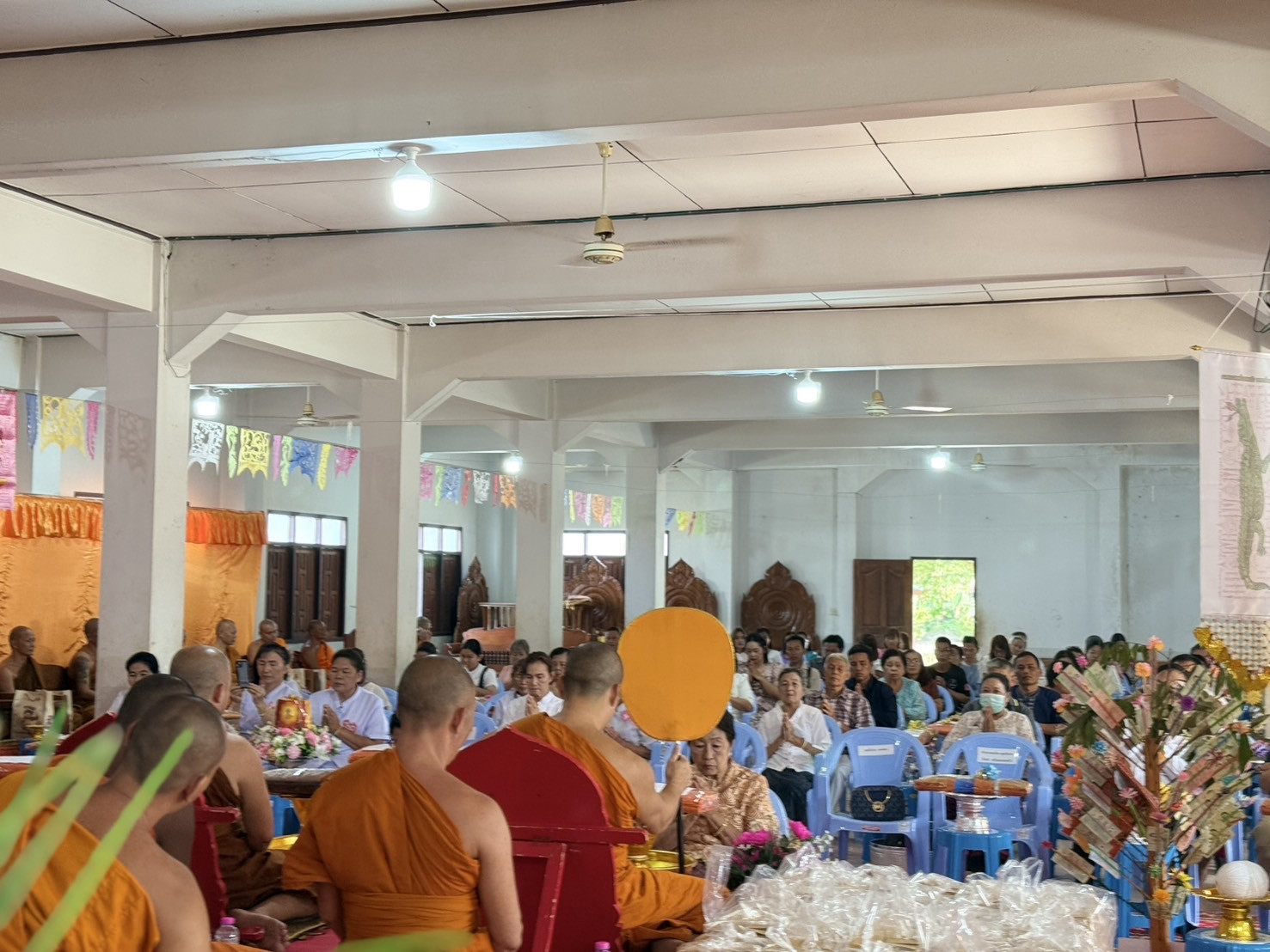 ภาพร่วมพิธีกรรมวัดพบพระเหนือ