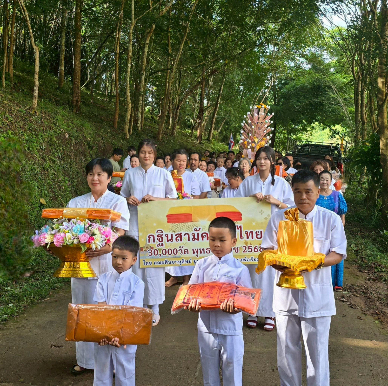 ภาพร่วมขบวนกฐินที่พักสงฆ์กุยเลอตอ​