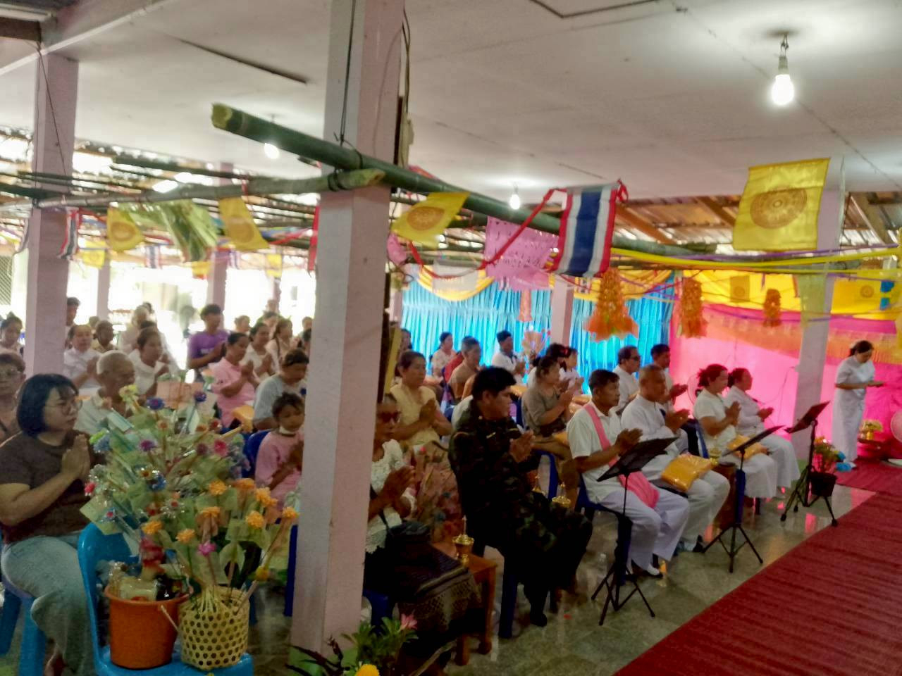 ภาพร่วมพิธีกรรมวัดดอยลับแล