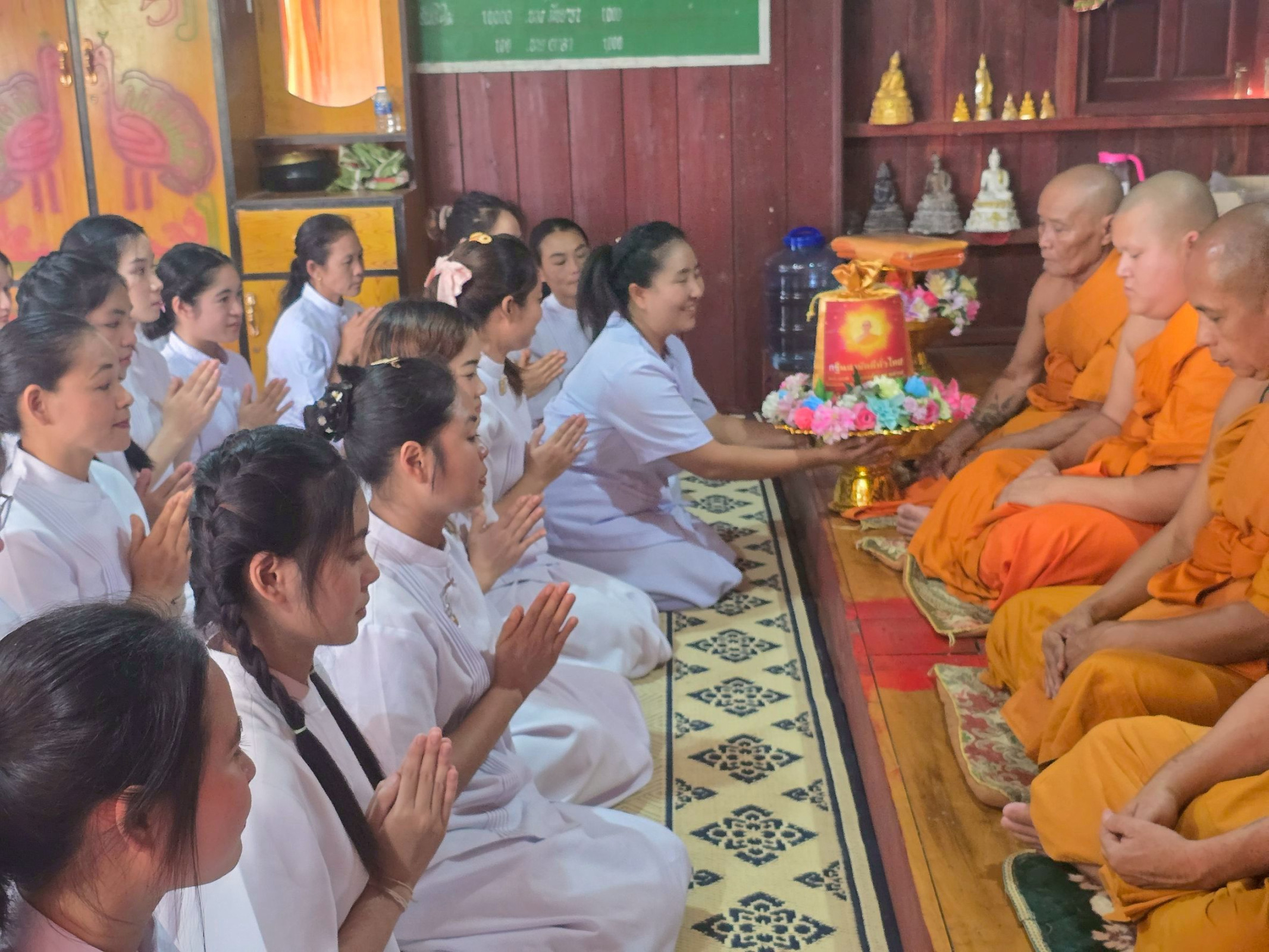 ภาพการถวายปัจจัยที่พักสงฆ์​ไตรรงค์​คีรี