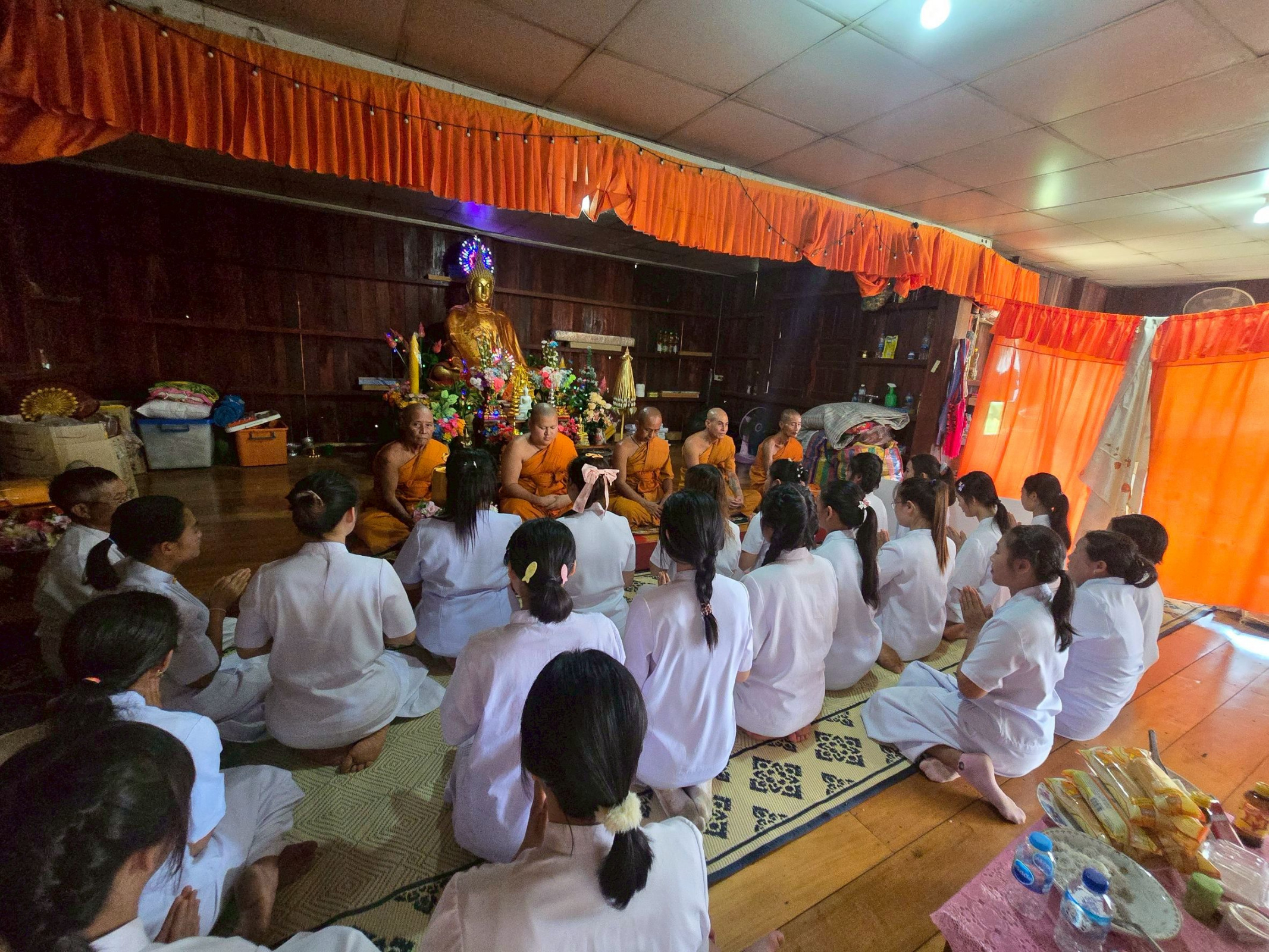 ภาพร่วมพิธีกรรมที่พักสงฆ์​ไตรรงค์​คีรี