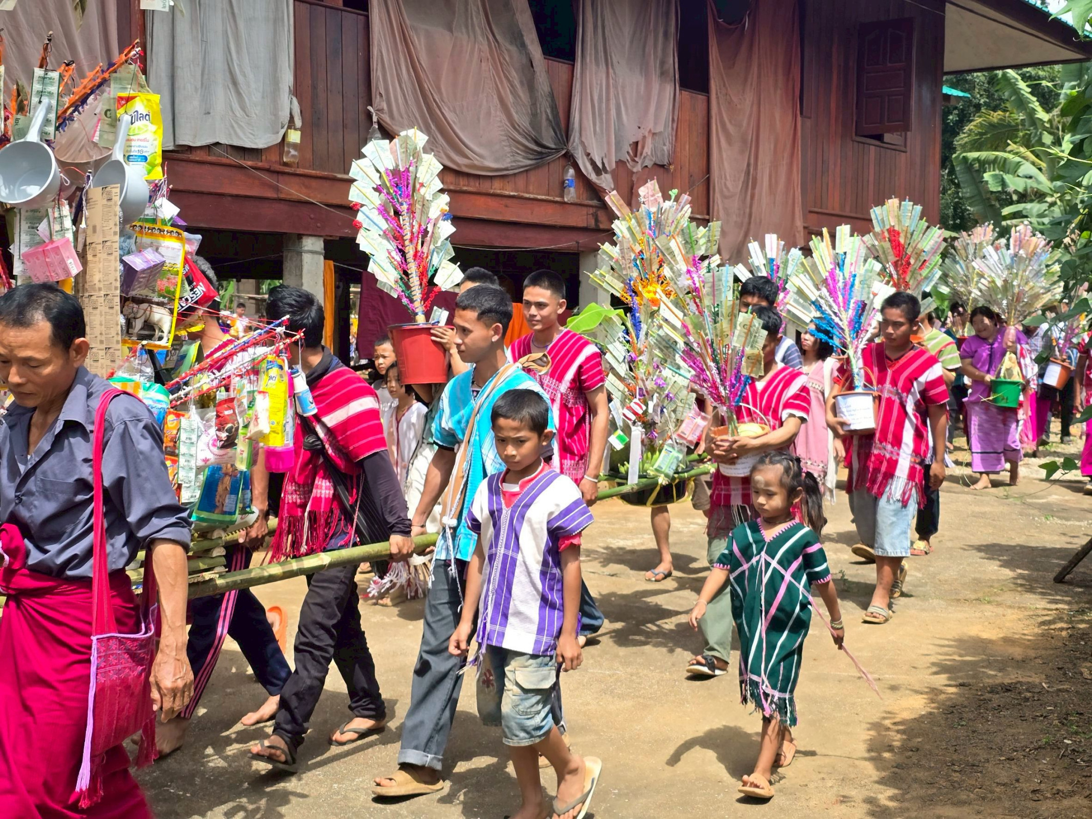 ภาพร่วมพิธีกรรมที่พักสงฆ์​ไตรรงค์​คีรี