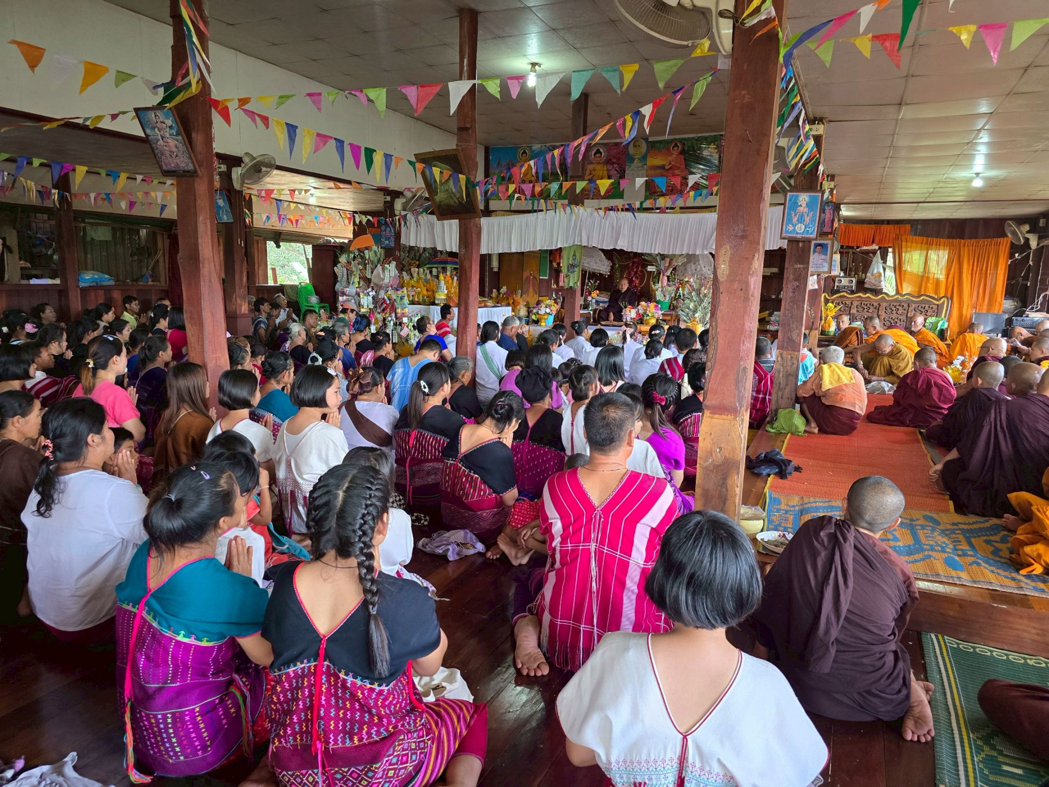 ภาพร่วมพิธีกรรมที่พักสงฆ์​ไตรรงค์​คีรี