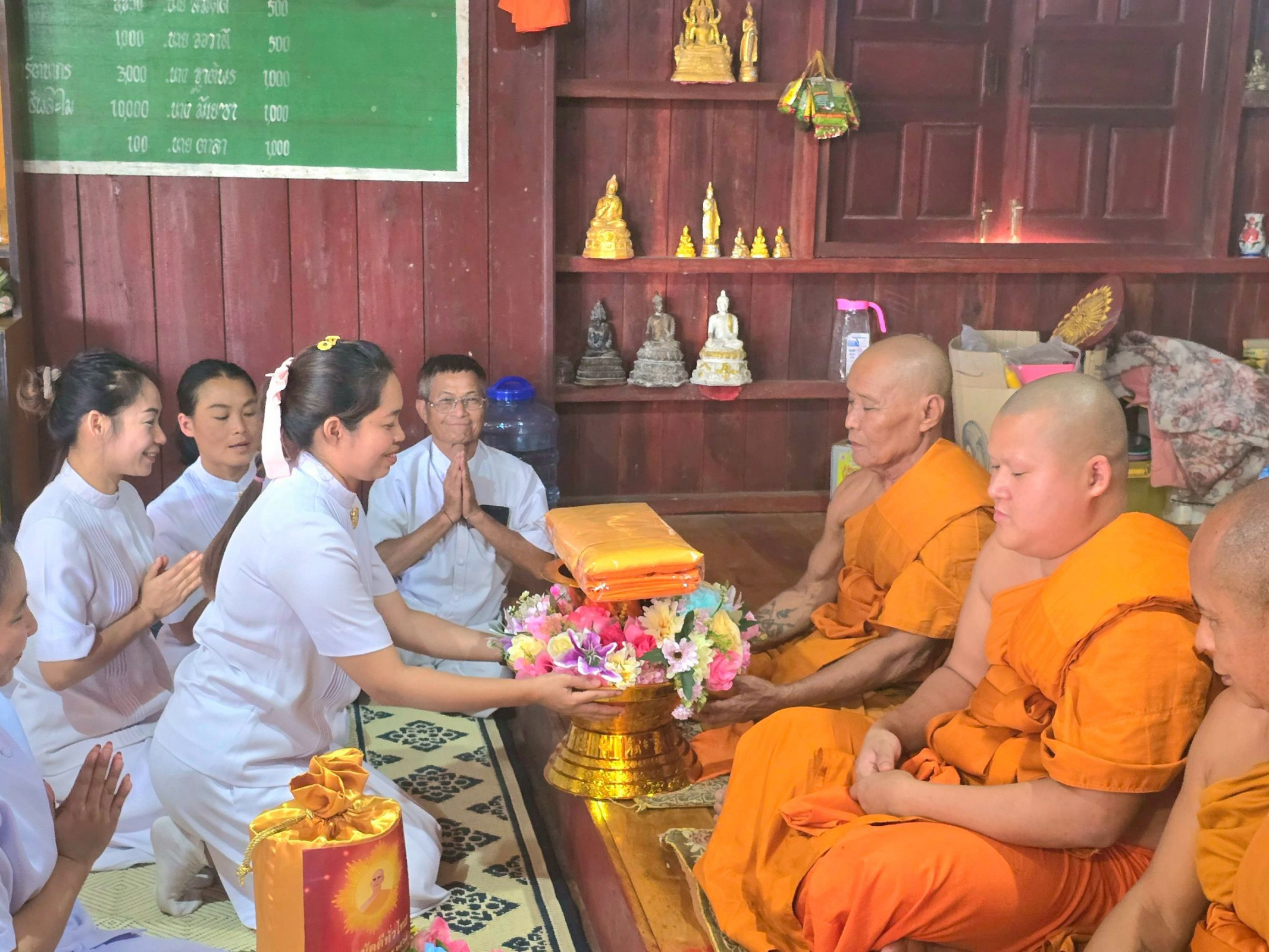 ภาพร่วมพิธีกรรมที่พักสงฆ์​ไตรรงค์​คีรี