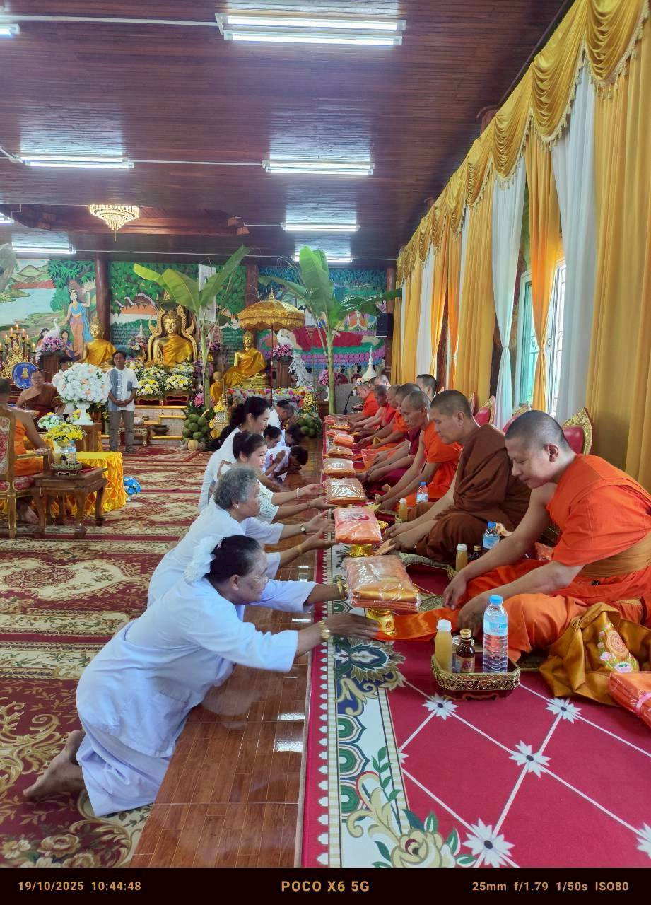 ภาพร่วมพิธีกรรมวัดศรีมงคล