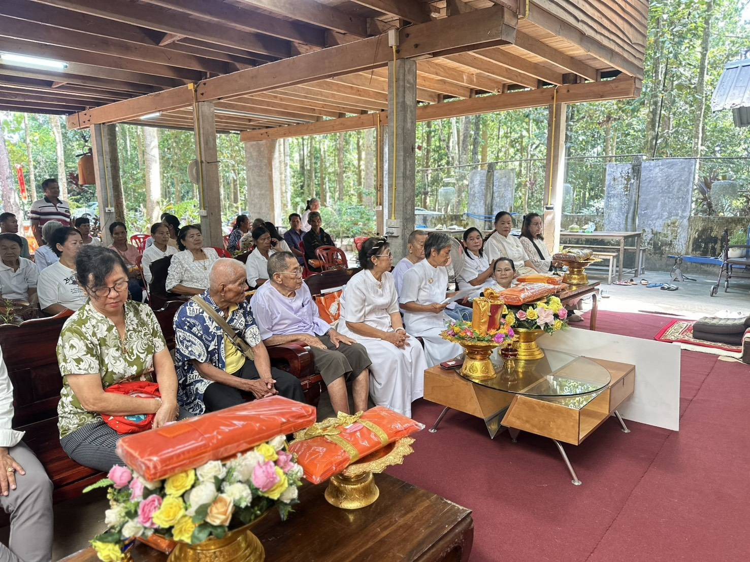 ภาพร่วมพิธีกรรมศูนย์อบรมแก้วนครไทย